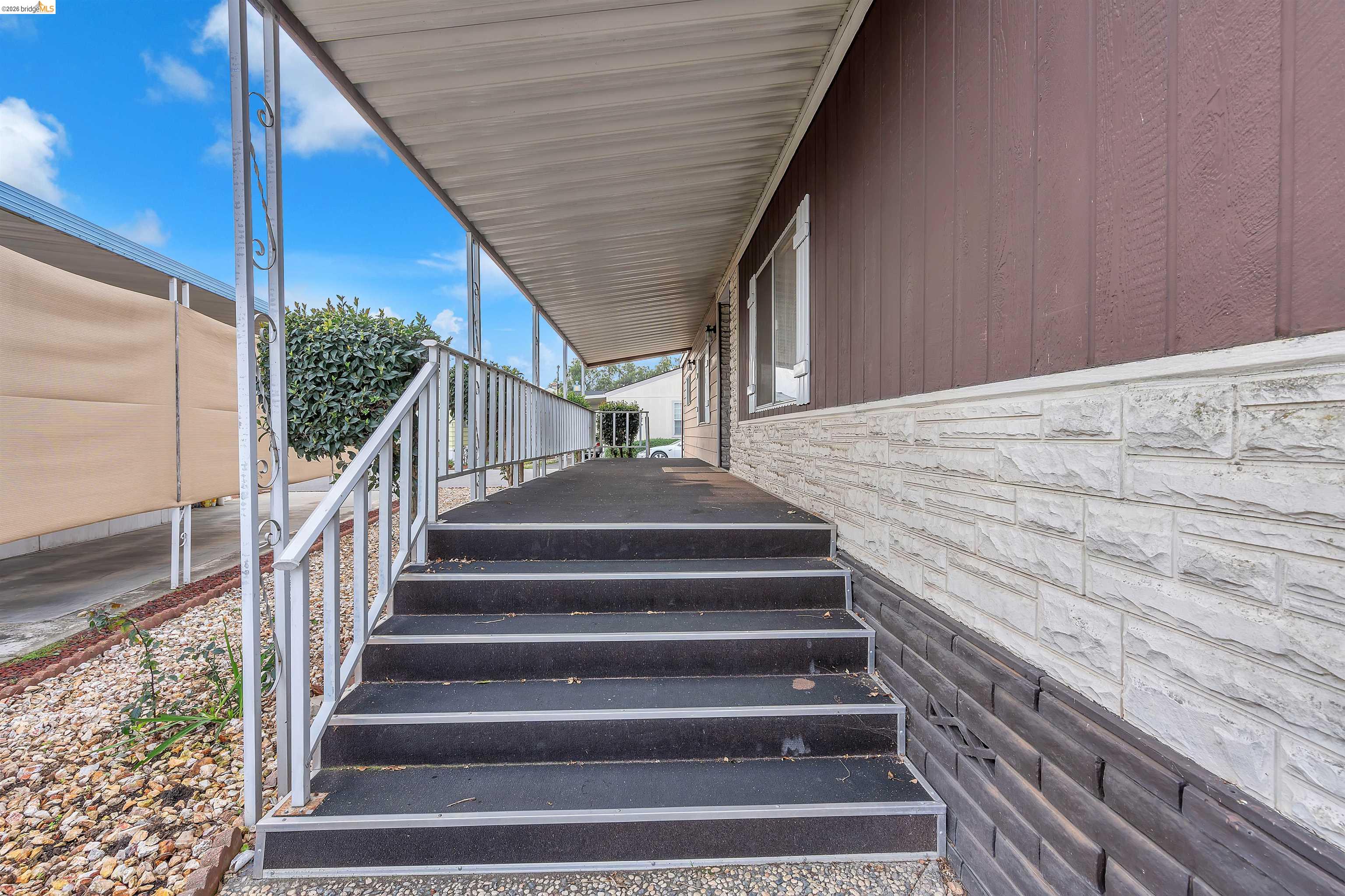 Detail Gallery Image 5 of 31 For 5450 Monterey Hwy #117,  San Jose,  CA 95111 - 3 Beds | 2 Baths