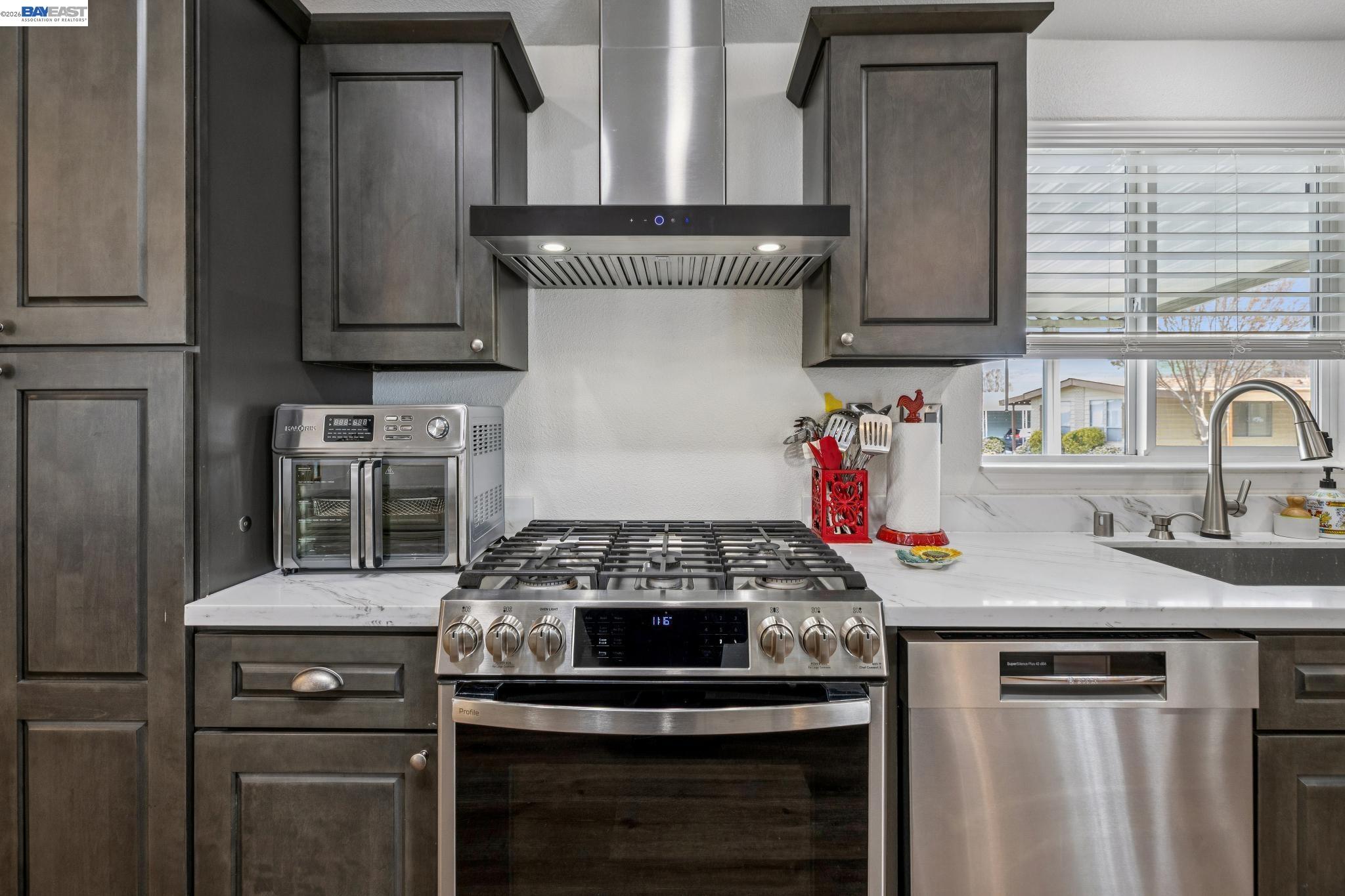 Detail Gallery Image 12 of 43 For 29341 Sandburg Way, Hayward,  CA 94544 - 3 Beds | 2 Baths