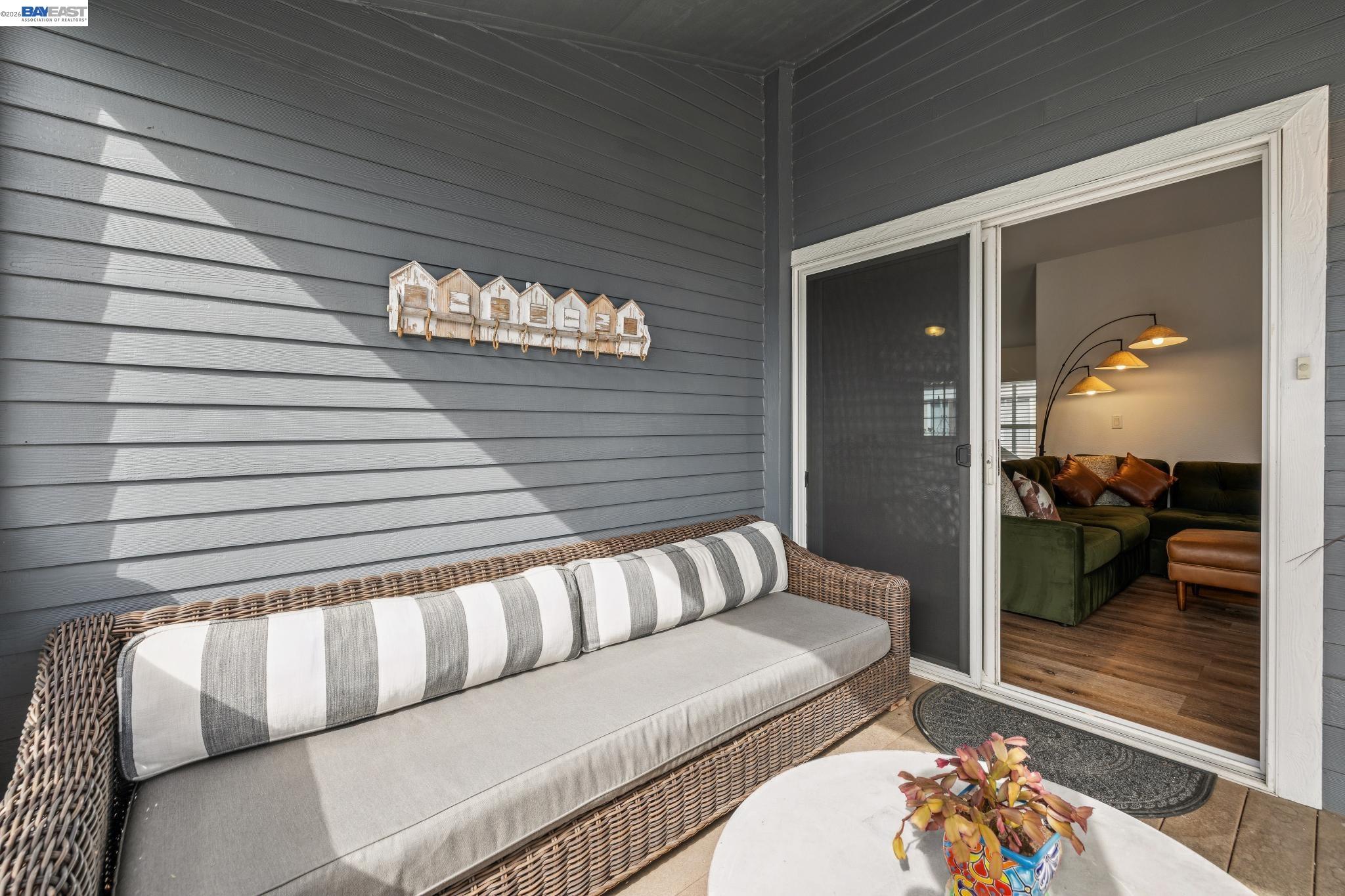 Detail Gallery Image 4 of 43 For 29341 Sandburg Way, Hayward,  CA 94544 - 3 Beds | 2 Baths