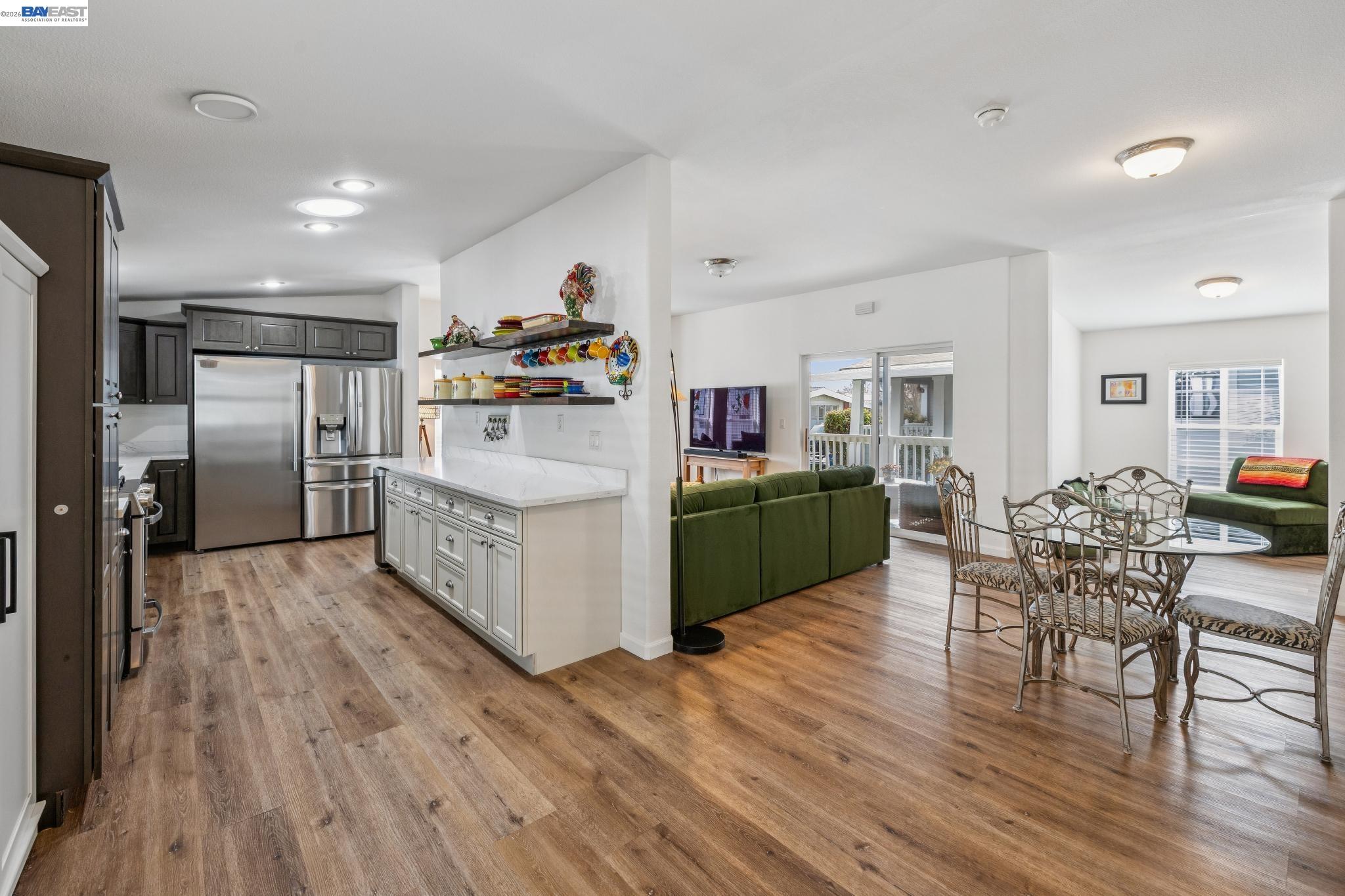 Detail Gallery Image 6 of 43 For 29341 Sandburg Way, Hayward,  CA 94544 - 3 Beds | 2 Baths