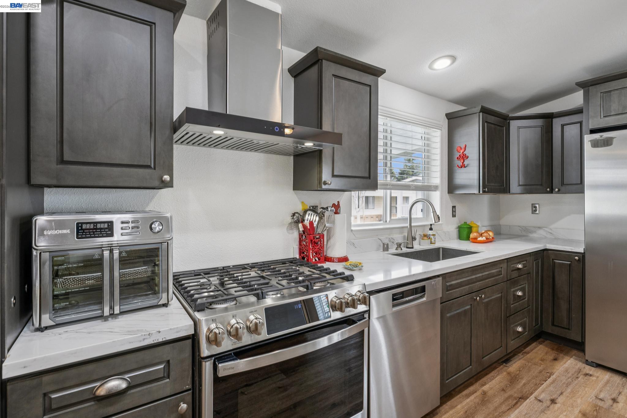 Detail Gallery Image 10 of 43 For 29341 Sandburg Way, Hayward,  CA 94544 - 3 Beds | 2 Baths