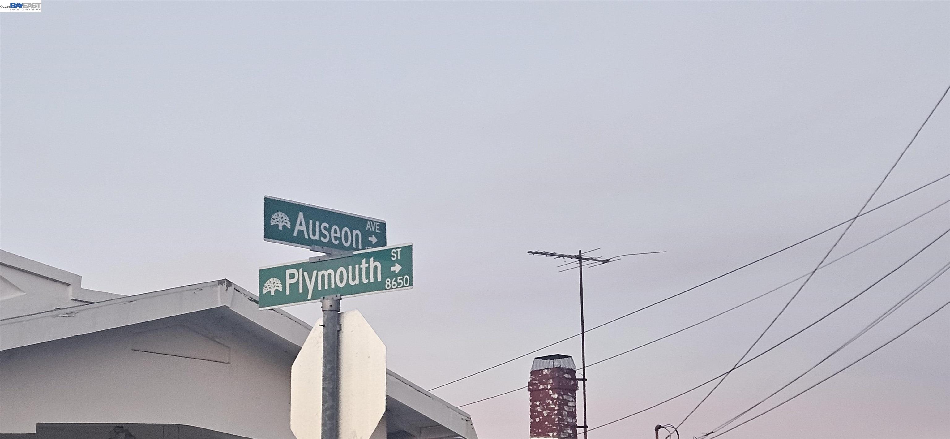 Detail Gallery Image 2 of 3 For Auseon Ave, Oakland,  CA 94621 - 2 Beds | 1 Baths