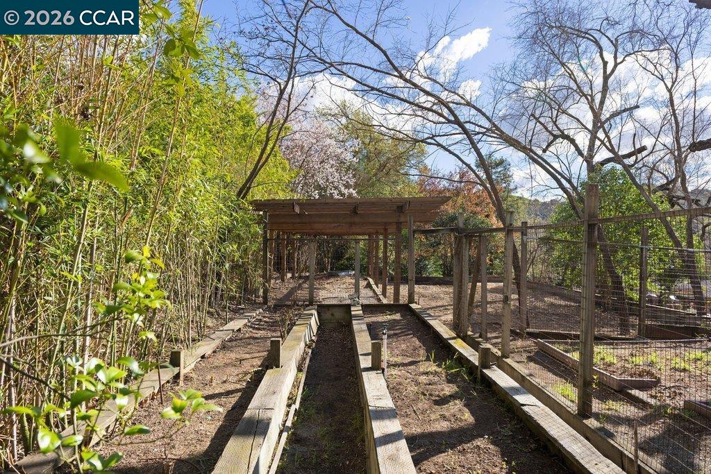 Detail Gallery Image 25 of 27 For 70 Carolyn Ct, Lafayette,  CA 94549 - 3 Beds | 1 Baths