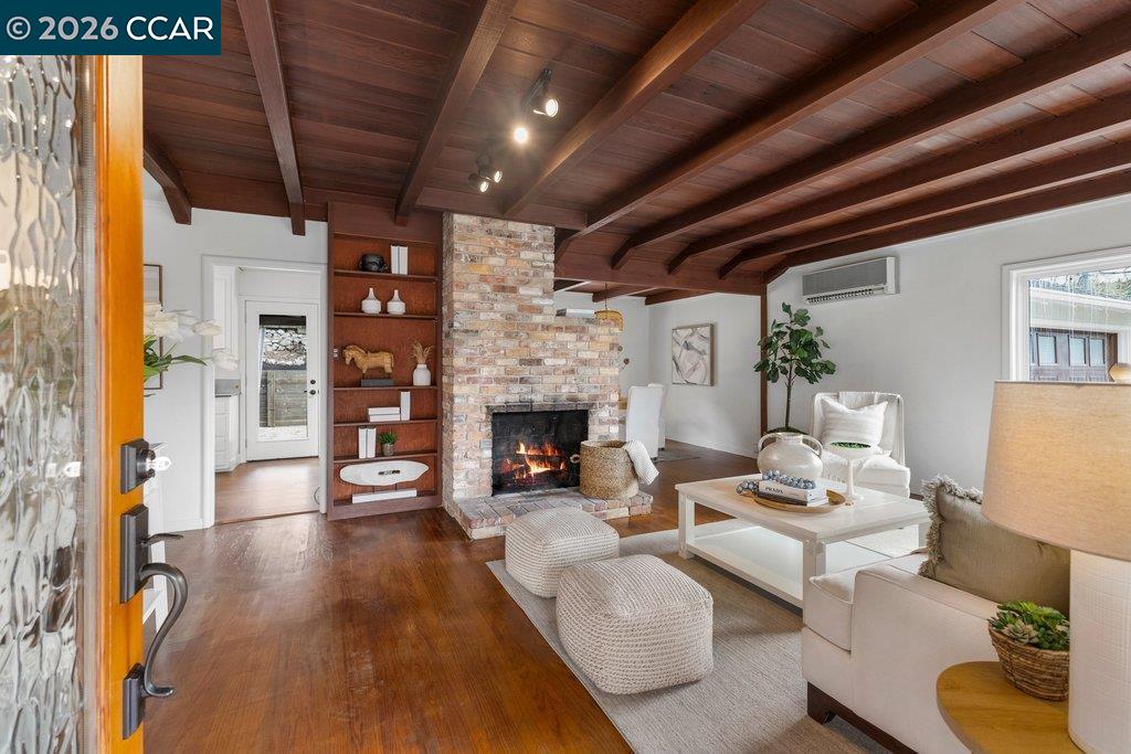 Detail Gallery Image 4 of 27 For 70 Carolyn Ct, Lafayette,  CA 94549 - 3 Beds | 1 Baths