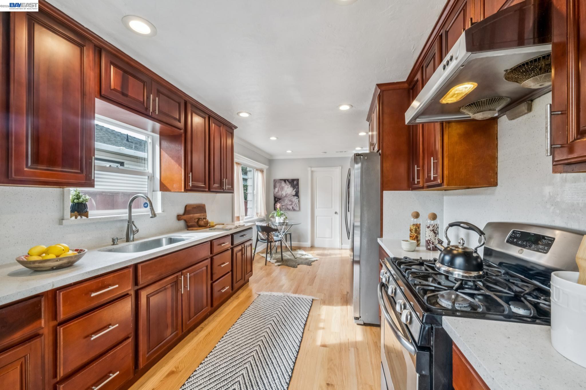 Detail Gallery Image 13 of 39 For 21330 Tyee Street, Castro Valley,  CA 94546 - 3 Beds | 2 Baths