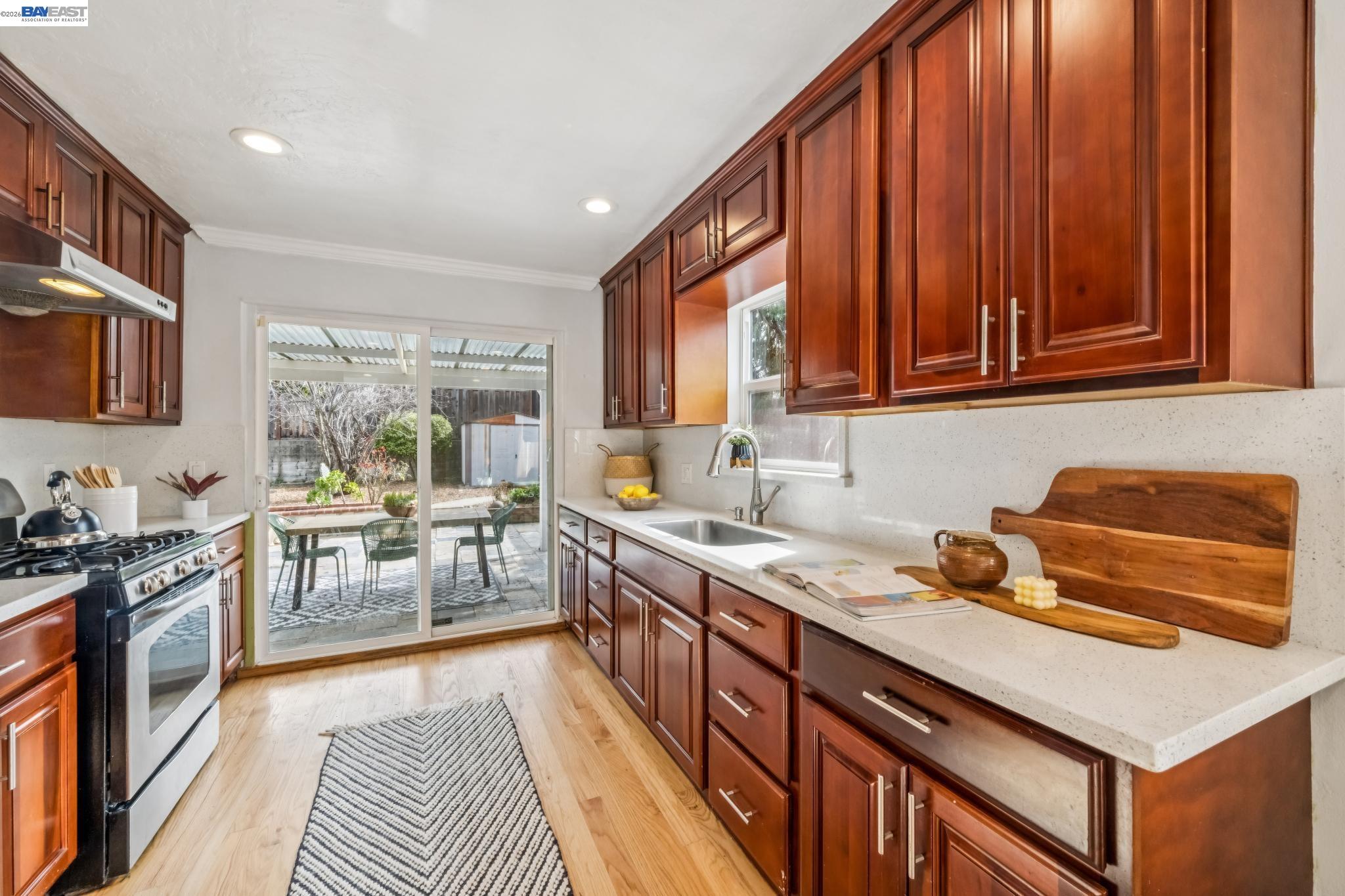 Detail Gallery Image 15 of 39 For 21330 Tyee Street, Castro Valley,  CA 94546 - 3 Beds | 2 Baths