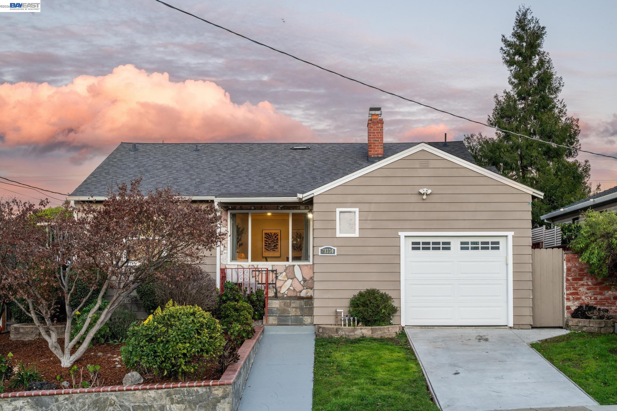 Detail Gallery Image 3 of 39 For 21330 Tyee Street, Castro Valley,  CA 94546 - 3 Beds | 2 Baths