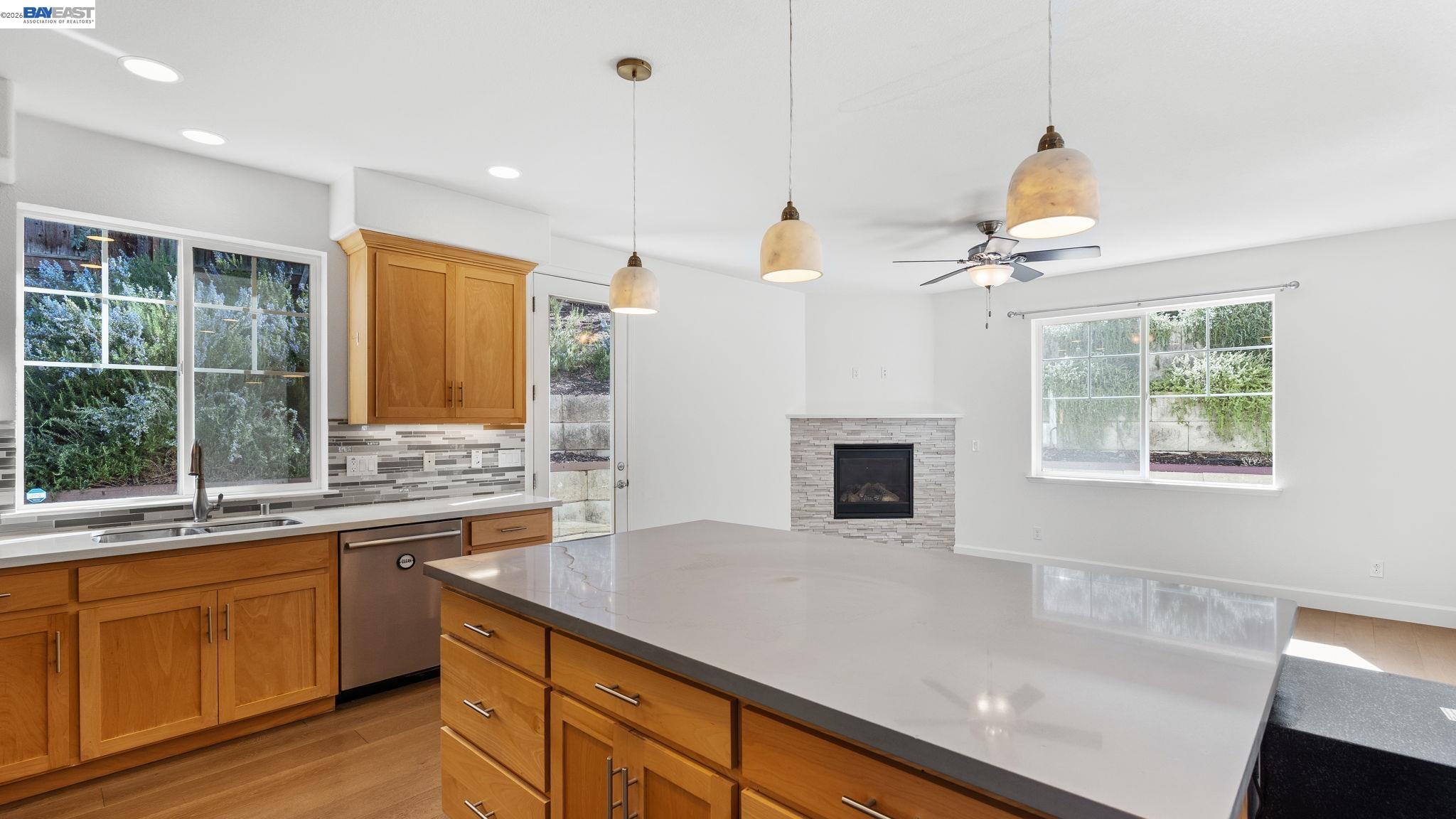 Detail Gallery Image 2 of 22 For 1200 Stonecrest Ln, Concord,  CA 94518 - 5 Beds | 3/1 Baths