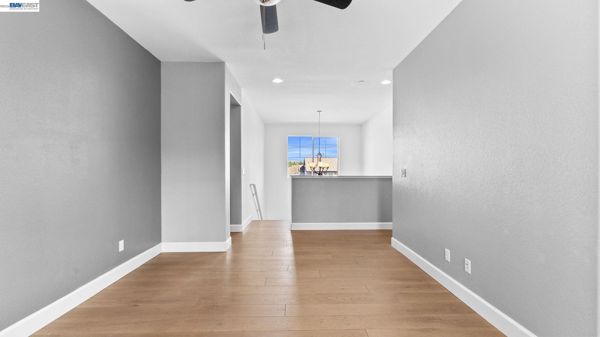 Detail Gallery Image 13 of 22 For 1200 Stonecrest Ln, Concord,  CA 94518 - 5 Beds | 3/1 Baths