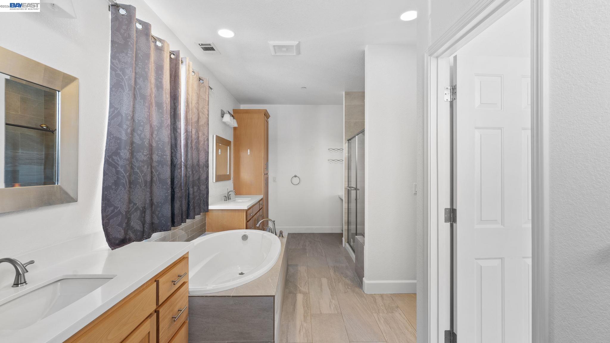 Detail Gallery Image 16 of 22 For 1200 Stonecrest Ln, Concord,  CA 94518 - 5 Beds | 3/1 Baths