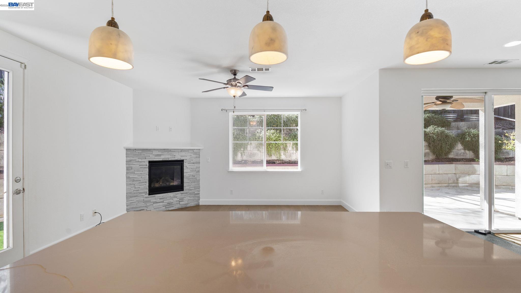 Detail Gallery Image 4 of 22 For 1200 Stonecrest Ln, Concord,  CA 94518 - 5 Beds | 3/1 Baths