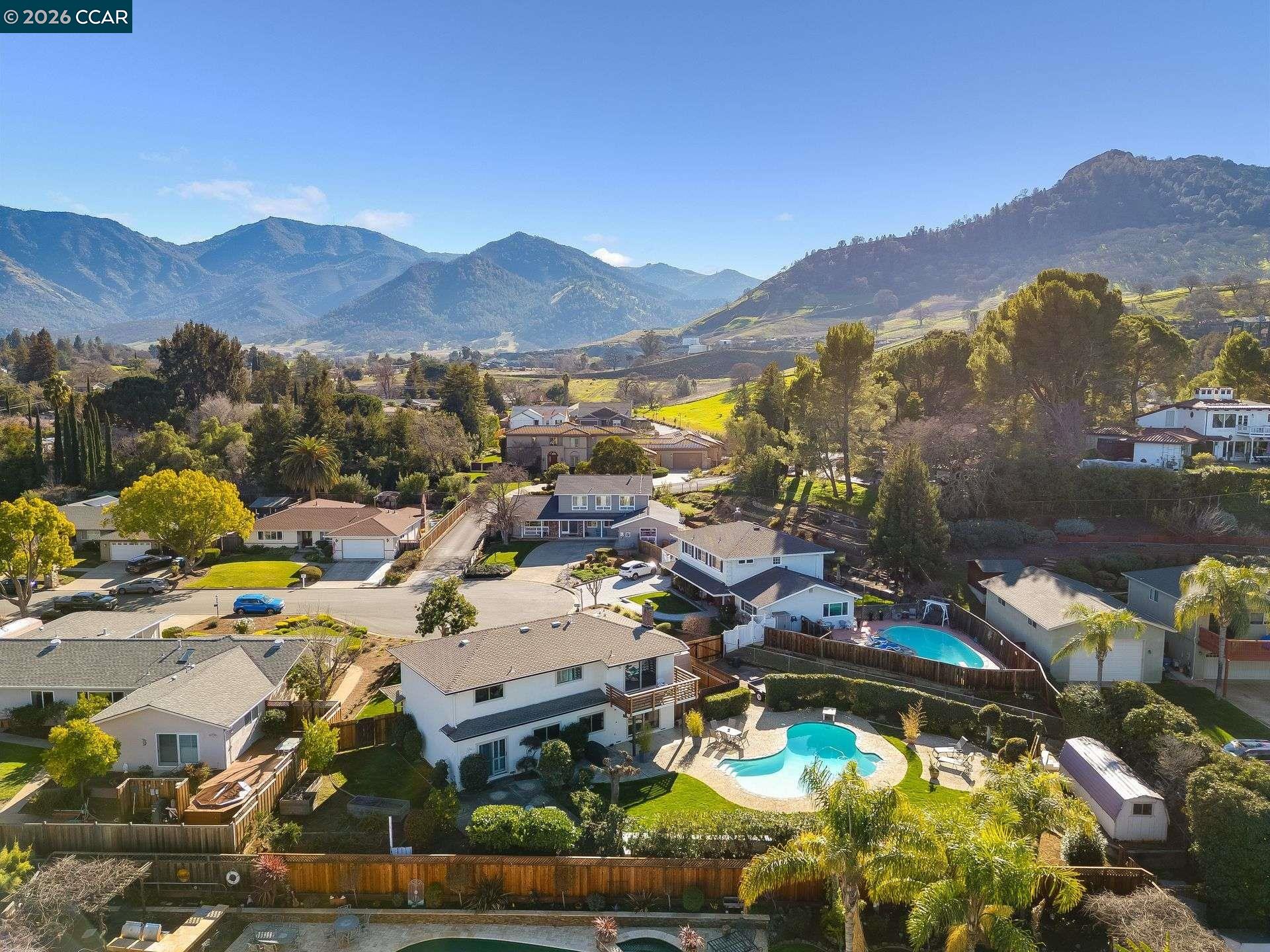 Detail Gallery Image 4 of 49 For 5817 Mitchell Canyon Ct, Clayton,  CA 94517 - 4 Beds | 2/1 Baths