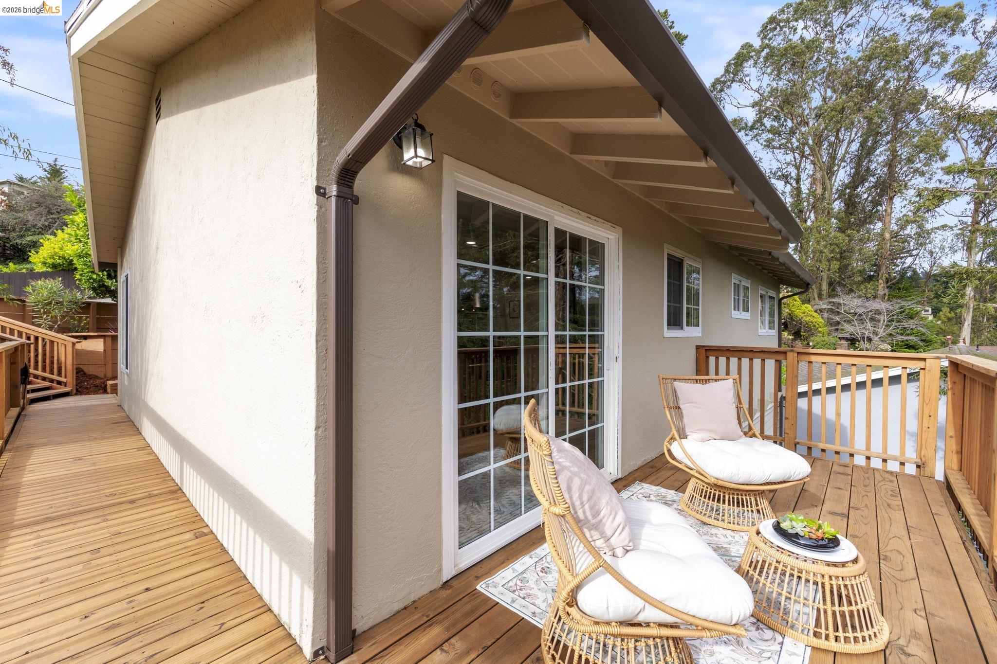 Detail Gallery Image 12 of 52 For 2 Cortez Ct, Oakland,  CA 94611 - 3 Beds | 2 Baths