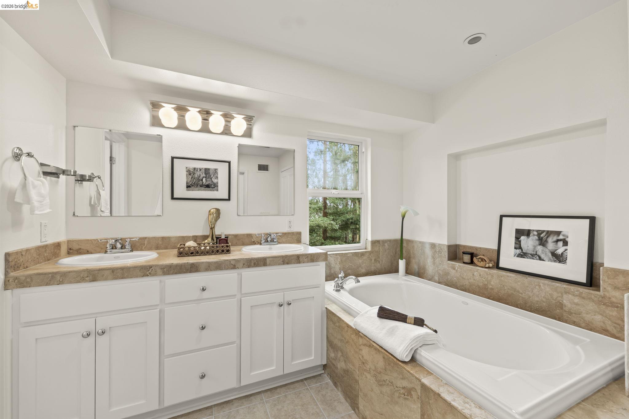 Detail Gallery Image 15 of 52 For 2 Cortez Ct, Oakland,  CA 94611 - 3 Beds | 2 Baths