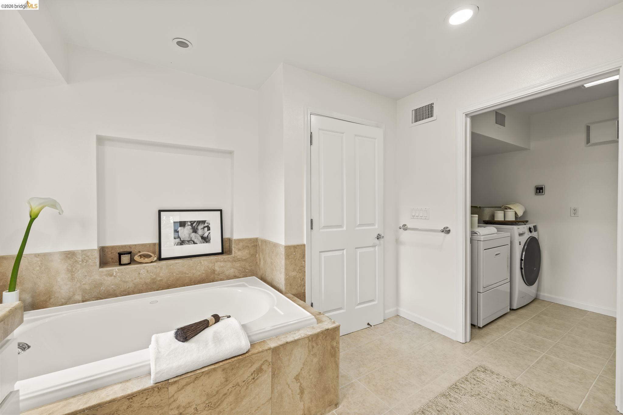 Detail Gallery Image 20 of 52 For 2 Cortez Ct, Oakland,  CA 94611 - 3 Beds | 2 Baths