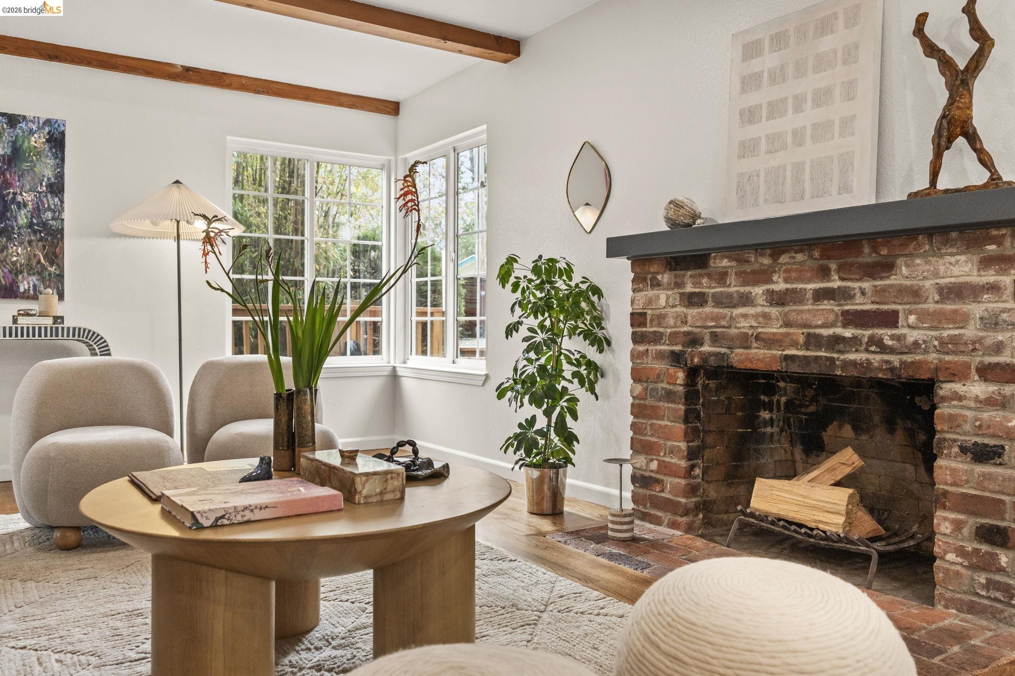 Detail Gallery Image 3 of 52 For 2 Cortez Ct, Oakland,  CA 94611 - 3 Beds | 2 Baths