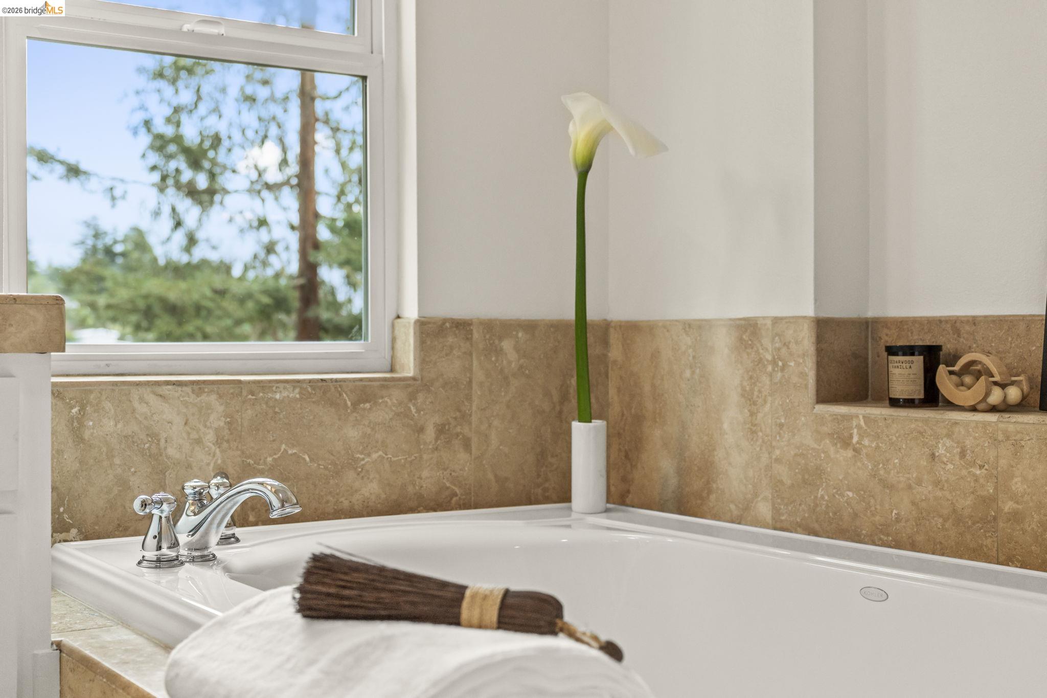 Detail Gallery Image 23 of 52 For 2 Cortez Ct, Oakland,  CA 94611 - 3 Beds | 2 Baths