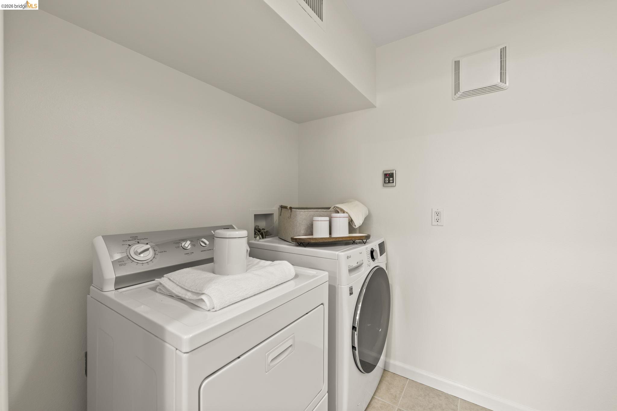 Detail Gallery Image 30 of 52 For 2 Cortez Ct, Oakland,  CA 94611 - 3 Beds | 2 Baths