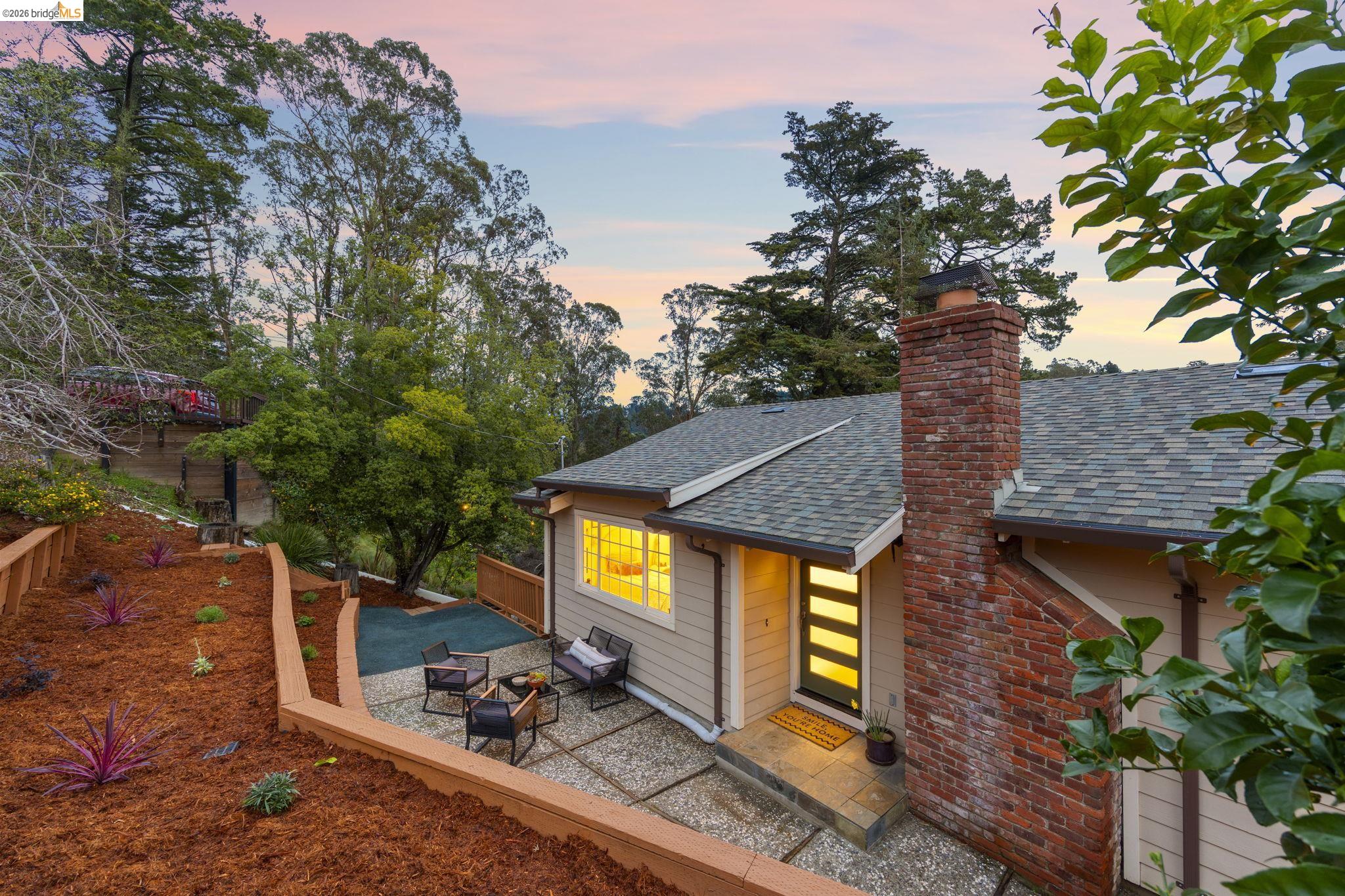 Detail Gallery Image 32 of 52 For 2 Cortez Ct, Oakland,  CA 94611 - 3 Beds | 2 Baths