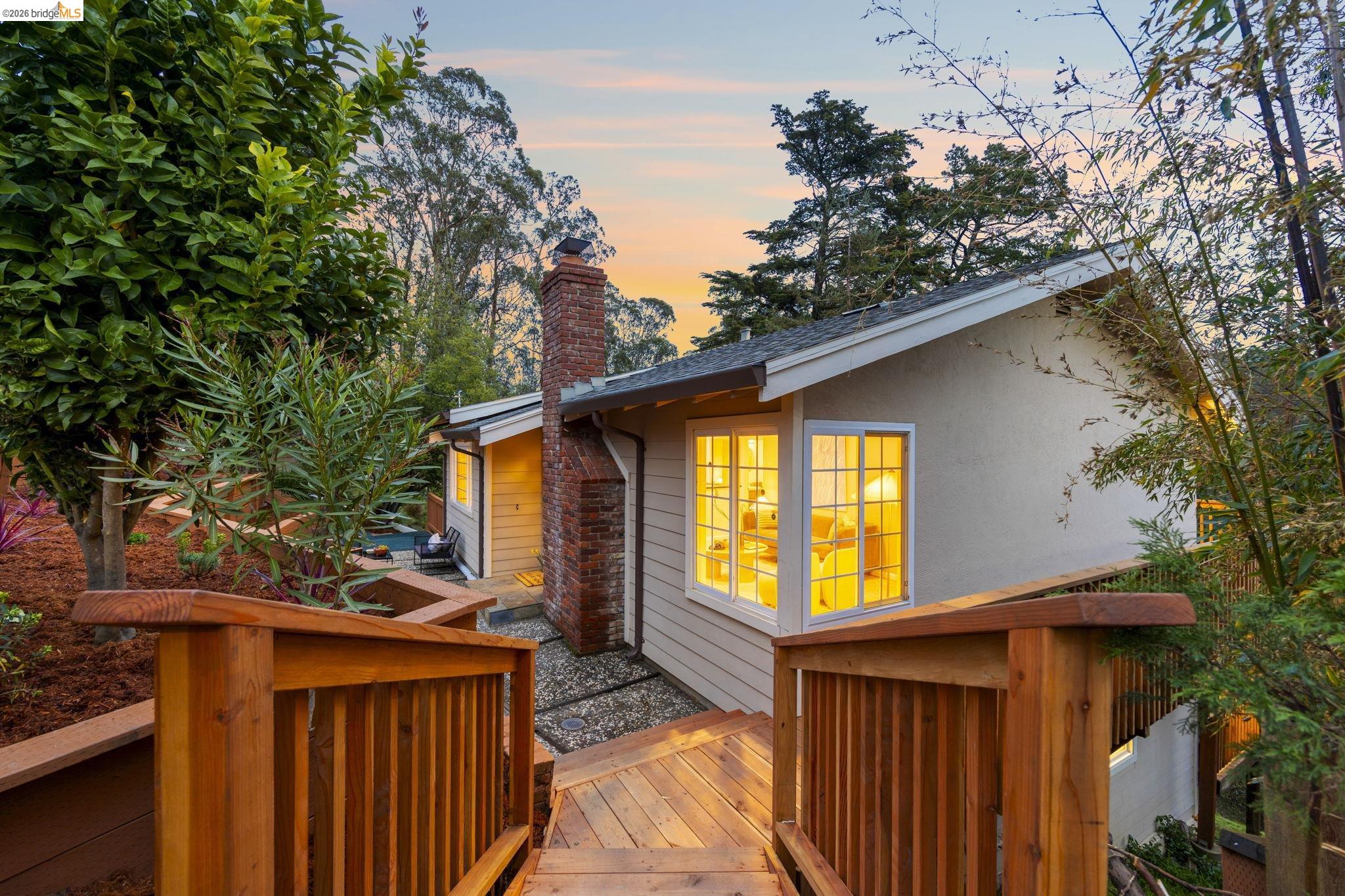 Detail Gallery Image 37 of 52 For 2 Cortez Ct, Oakland,  CA 94611 - 3 Beds | 2 Baths