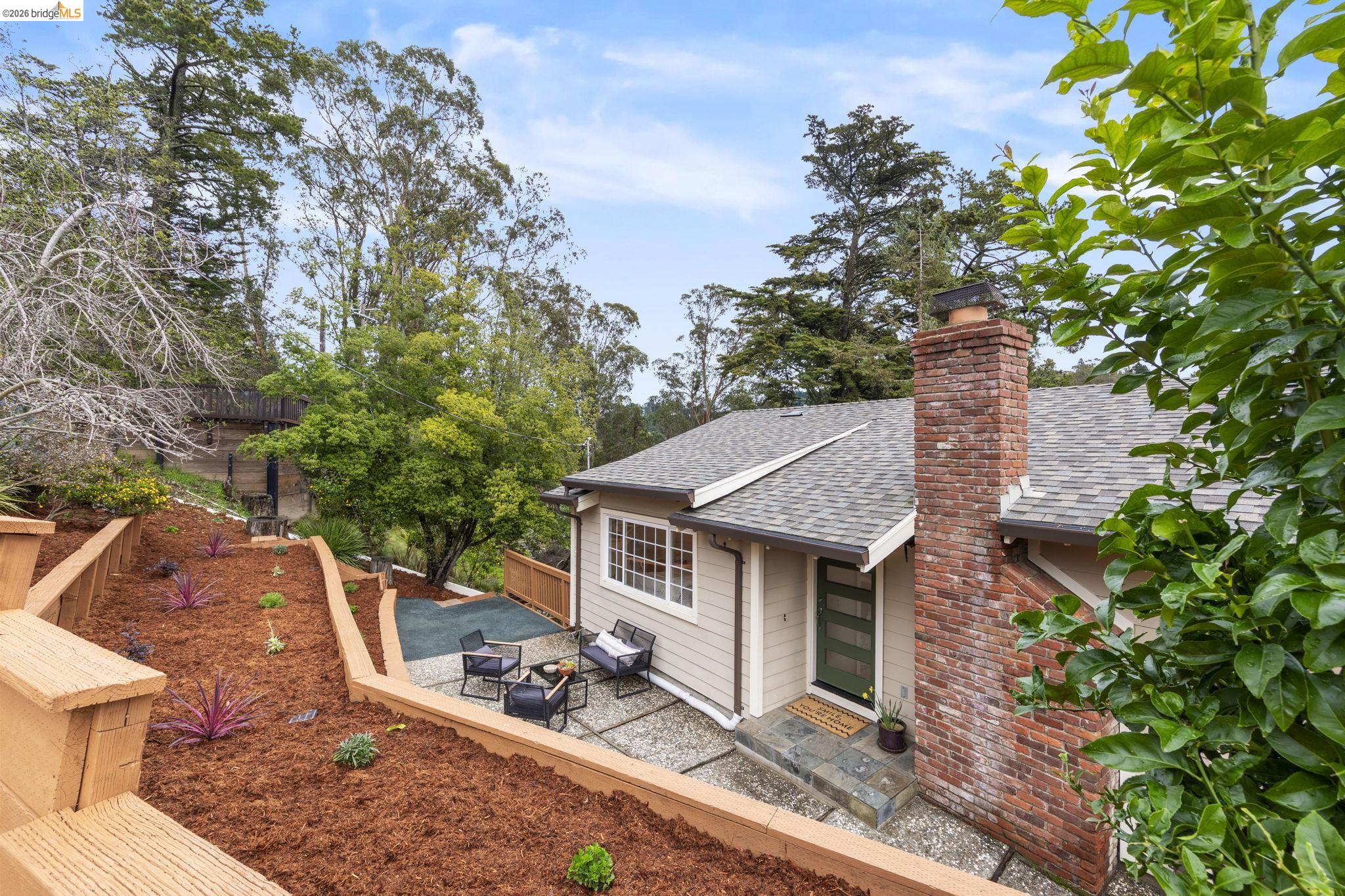 Detail Gallery Image 40 of 52 For 2 Cortez Ct, Oakland,  CA 94611 - 3 Beds | 2 Baths