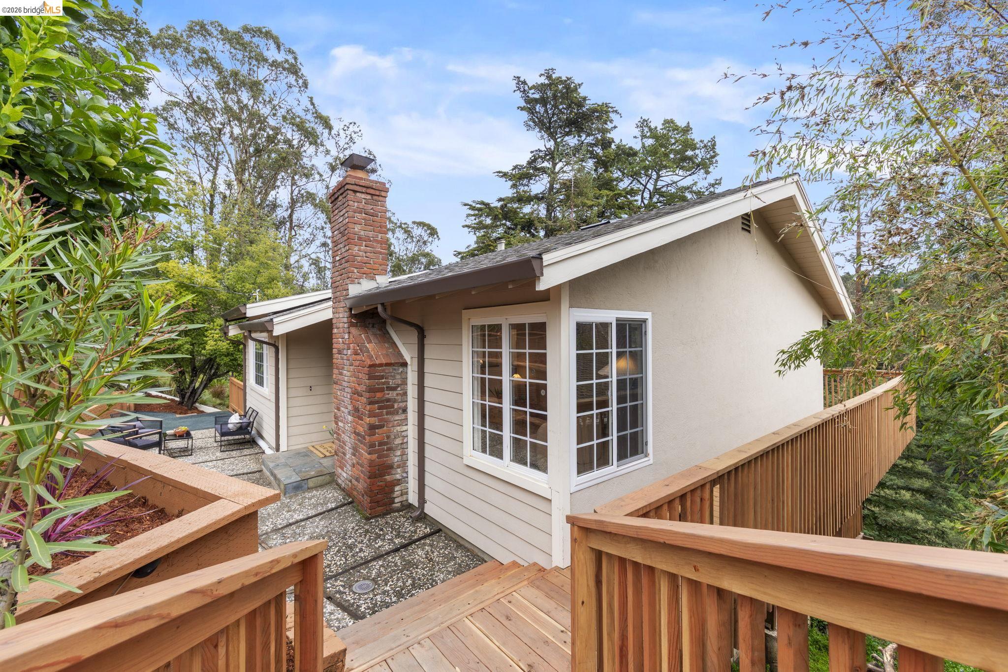 Detail Gallery Image 46 of 52 For 2 Cortez Ct, Oakland,  CA 94611 - 3 Beds | 2 Baths