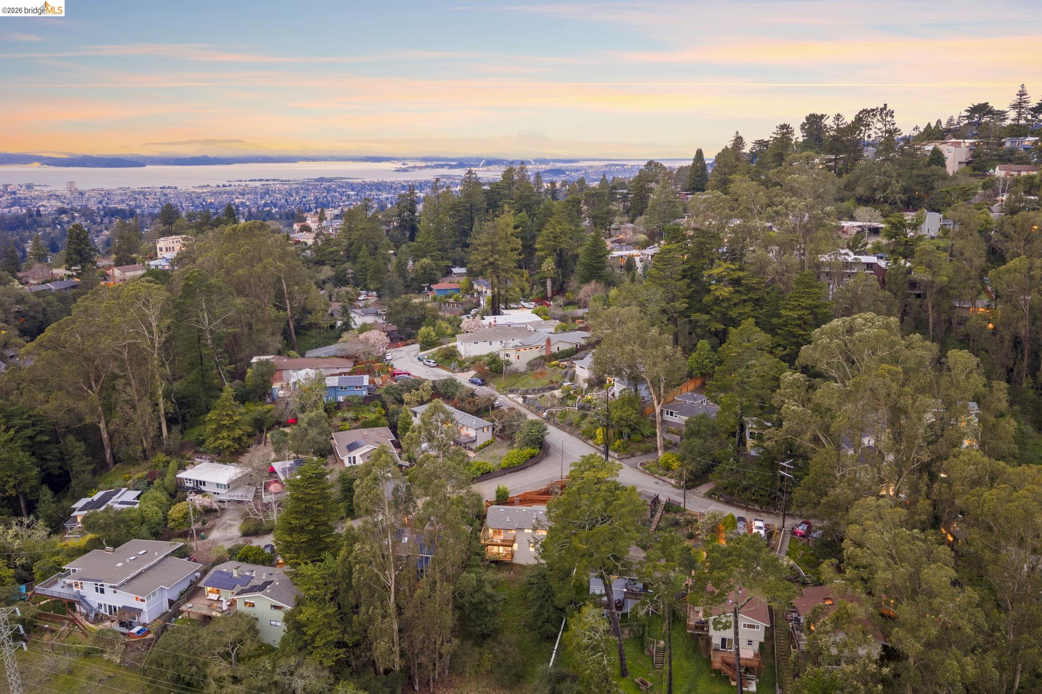 Detail Gallery Image 48 of 52 For 2 Cortez Ct, Oakland,  CA 94611 - 3 Beds | 2 Baths