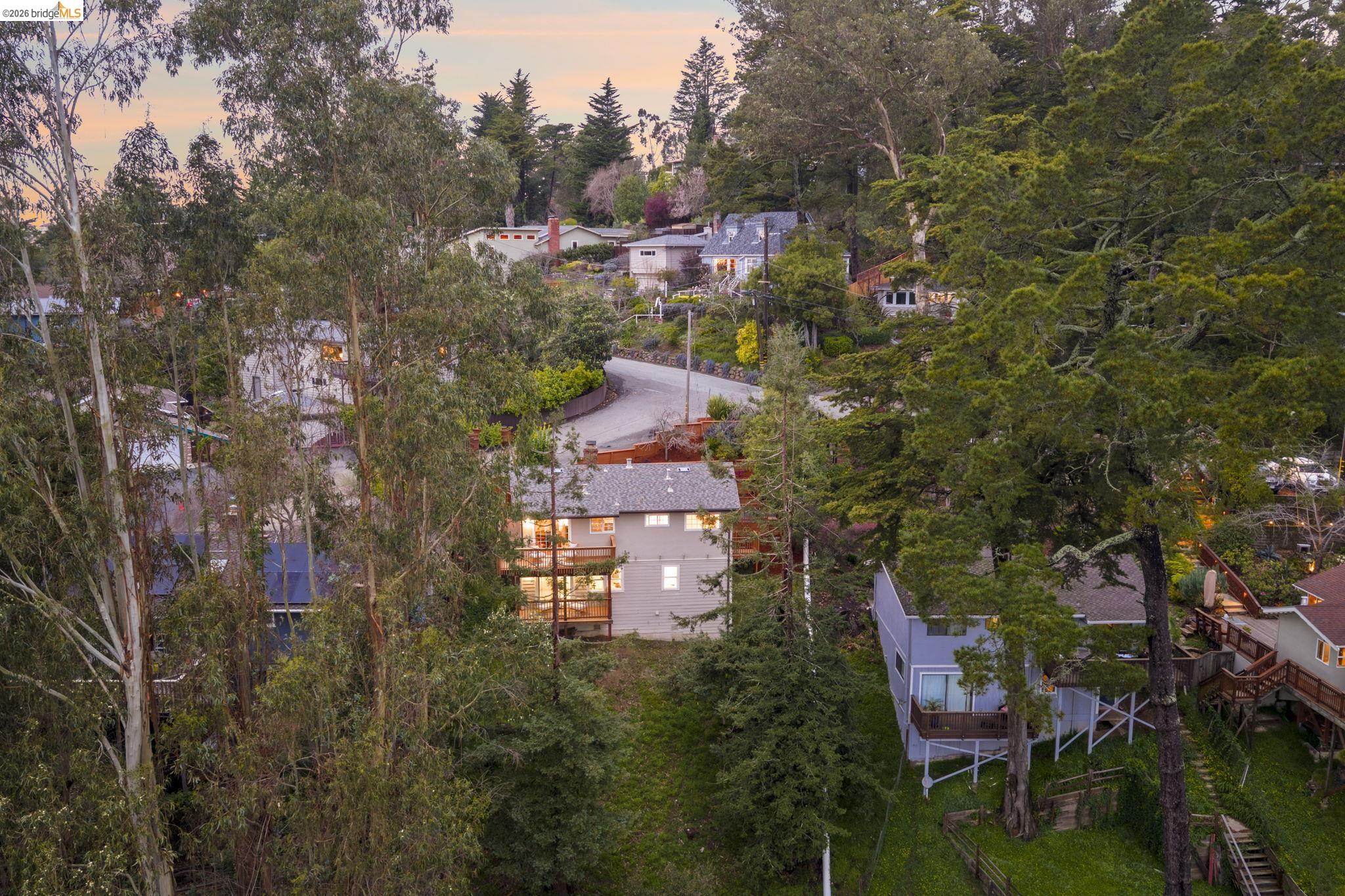 Detail Gallery Image 49 of 52 For 2 Cortez Ct, Oakland,  CA 94611 - 3 Beds | 2 Baths