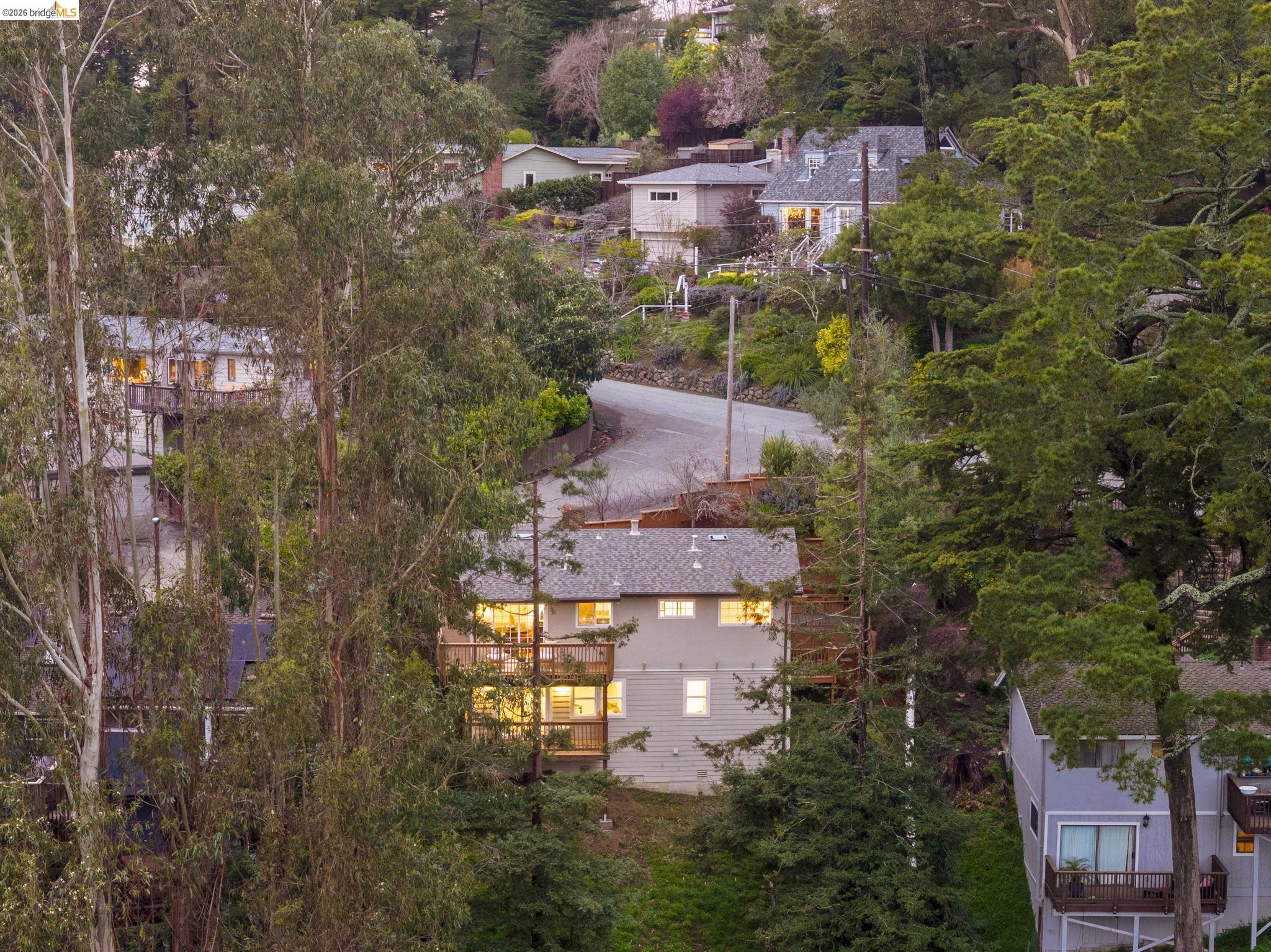Detail Gallery Image 50 of 52 For 2 Cortez Ct, Oakland,  CA 94611 - 3 Beds | 2 Baths