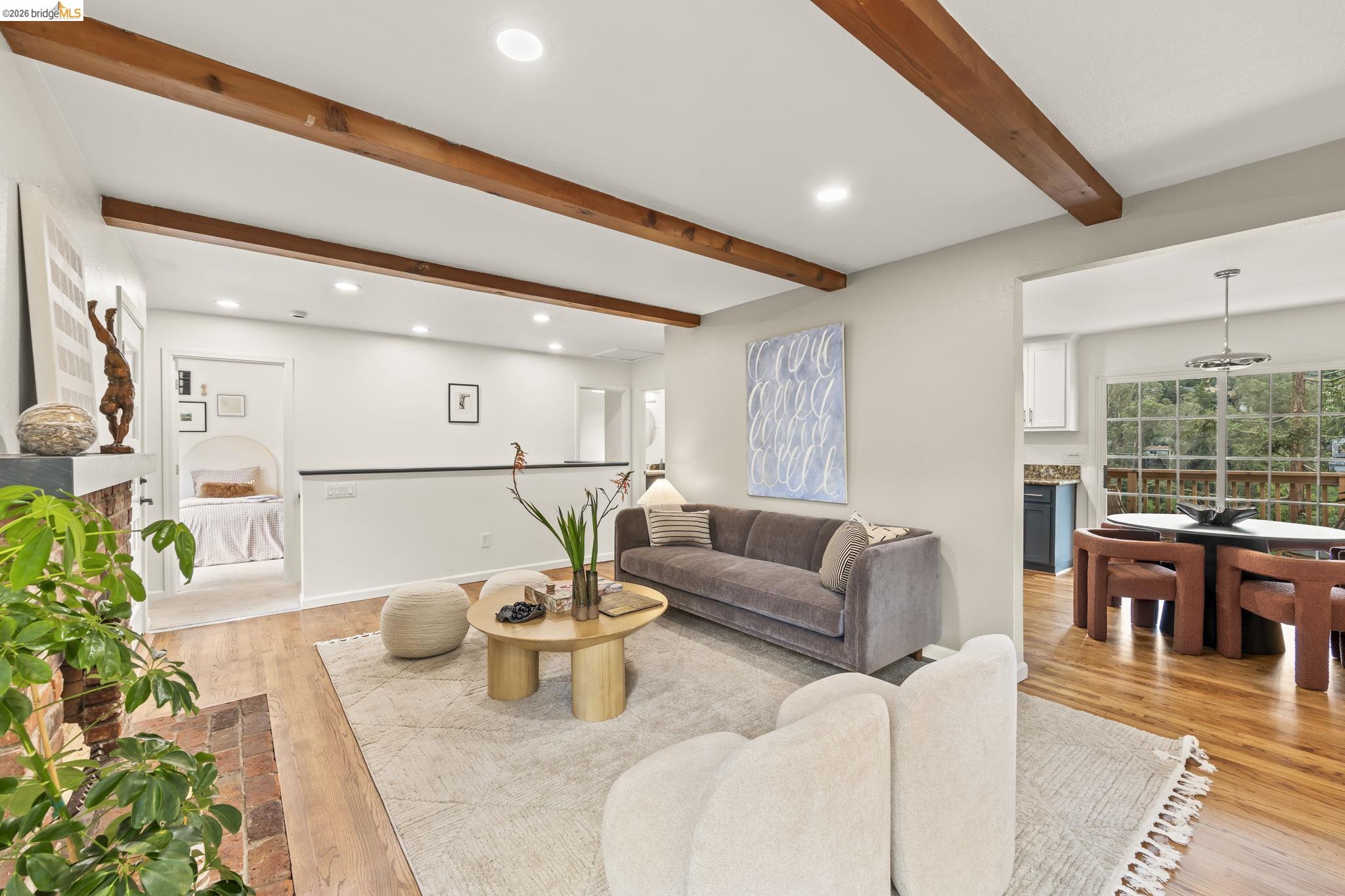 Detail Gallery Image 6 of 52 For 2 Cortez Ct, Oakland,  CA 94611 - 3 Beds | 2 Baths