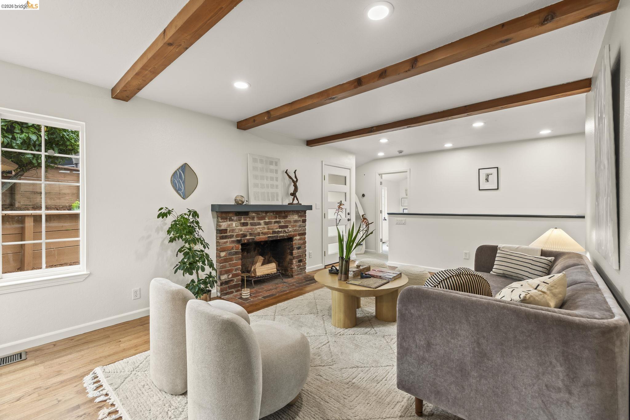 Detail Gallery Image 7 of 52 For 2 Cortez Ct, Oakland,  CA 94611 - 3 Beds | 2 Baths