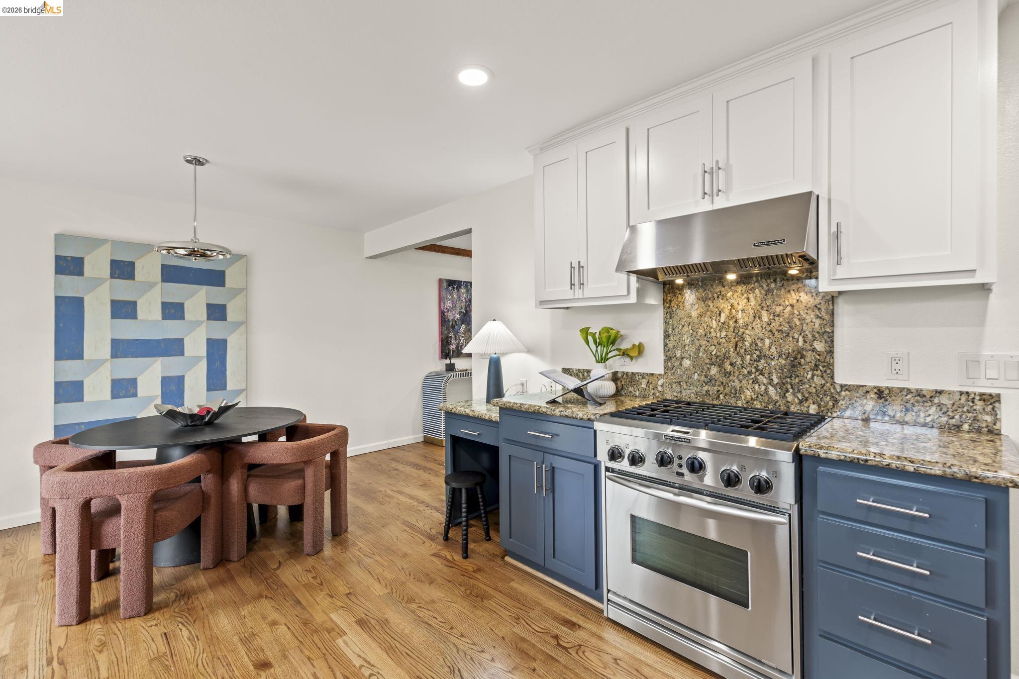 Detail Gallery Image 8 of 52 For 2 Cortez Ct, Oakland,  CA 94611 - 3 Beds | 2 Baths