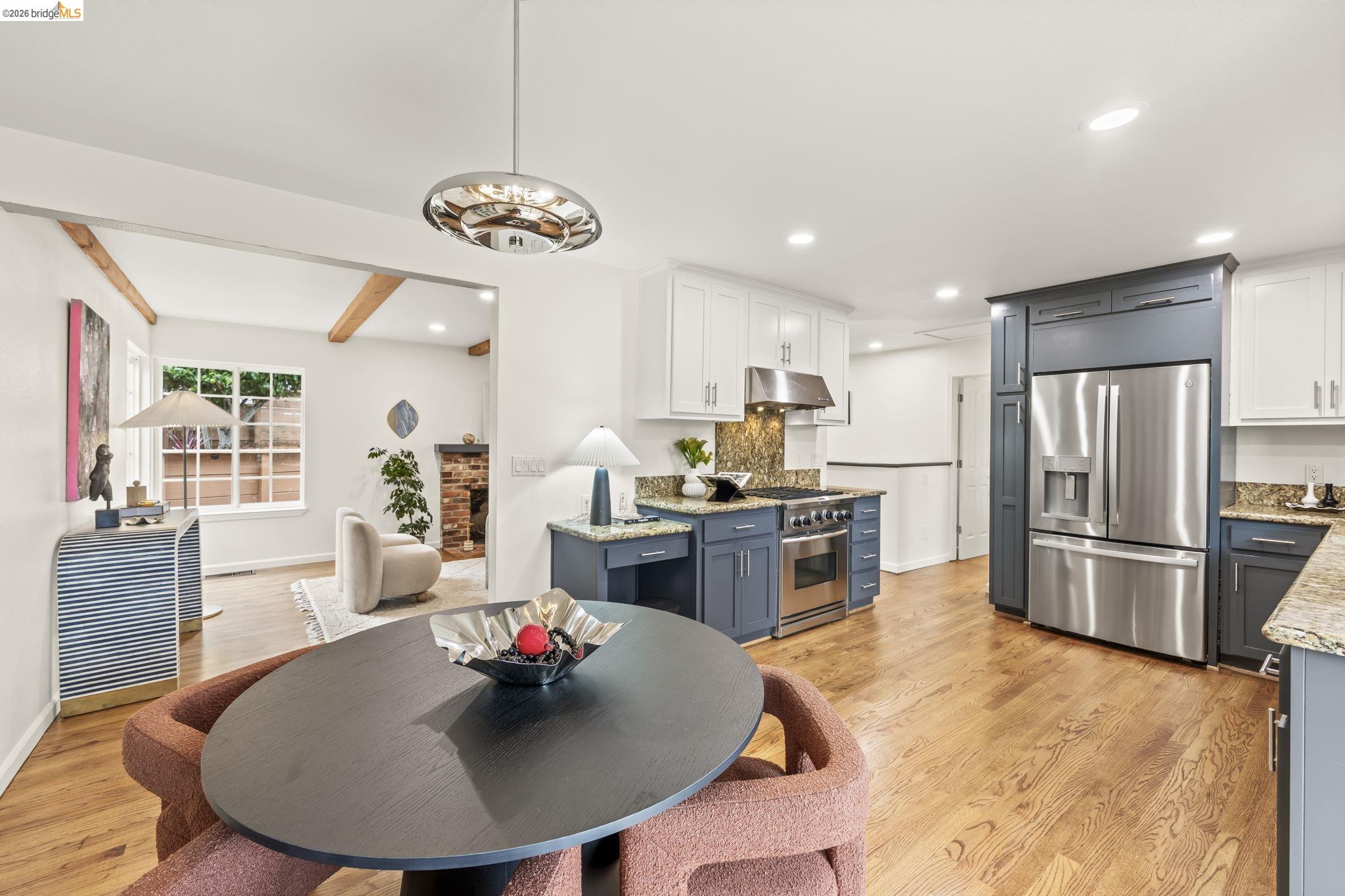 Detail Gallery Image 10 of 52 For 2 Cortez Ct, Oakland,  CA 94611 - 3 Beds | 2 Baths