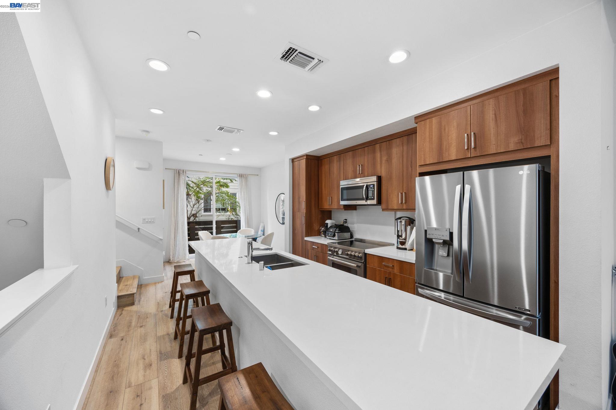 Photo #2: 41125286 Listing: Photo #2