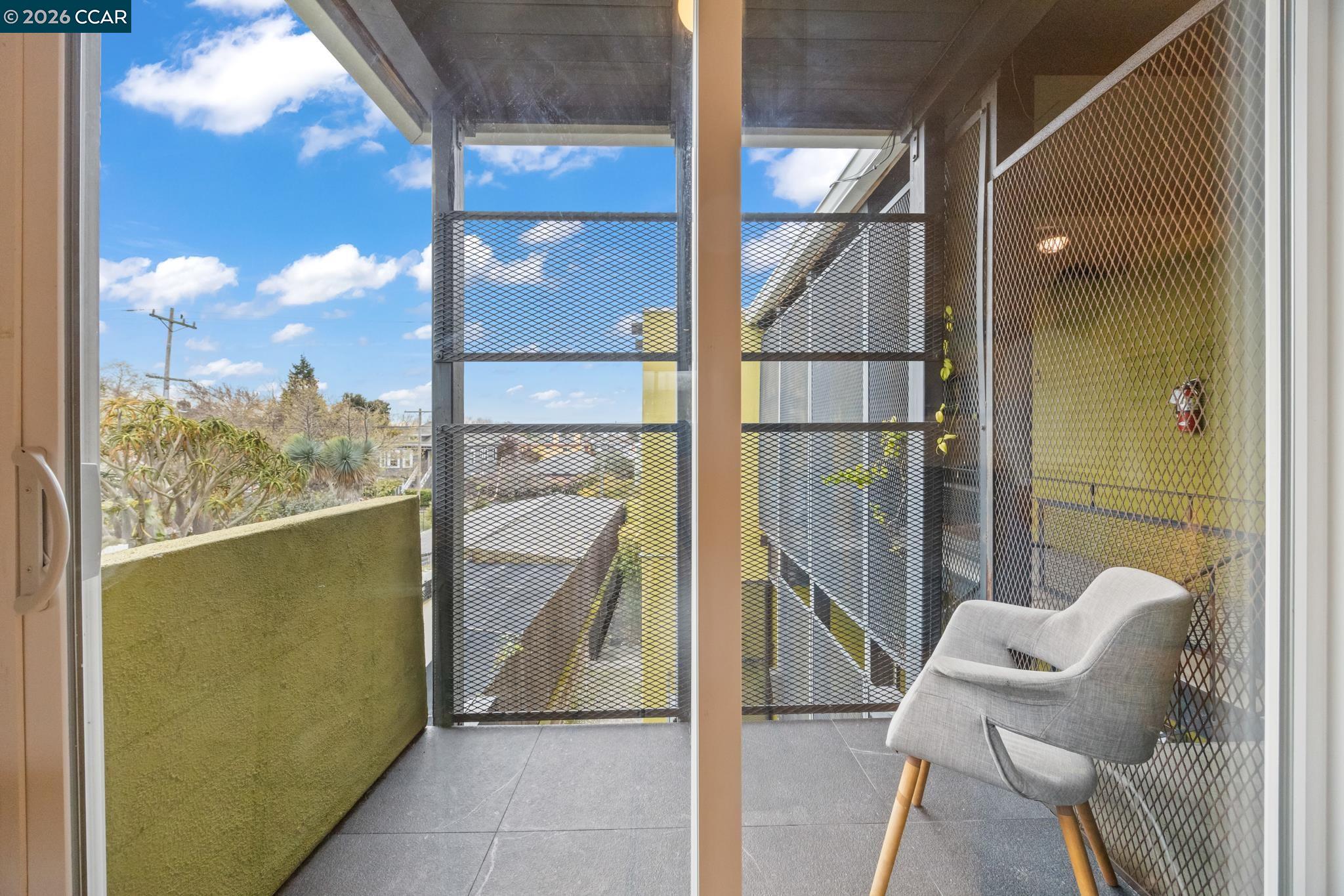 Detail Gallery Image 13 of 39 For 2327 10th Street #4,  Berkeley,  CA 94710 - 2 Beds | 1 Baths