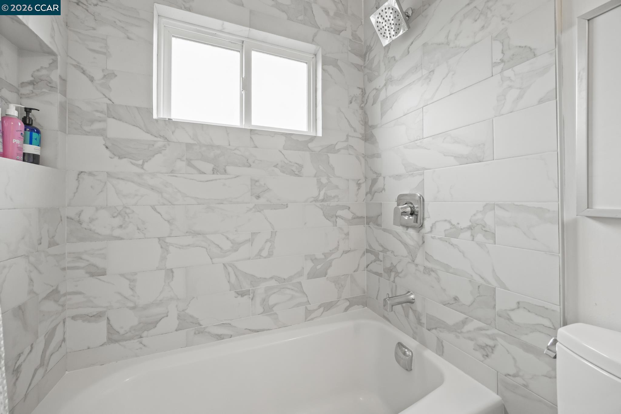 Detail Gallery Image 19 of 39 For 2327 10th Street #4,  Berkeley,  CA 94710 - 2 Beds | 1 Baths