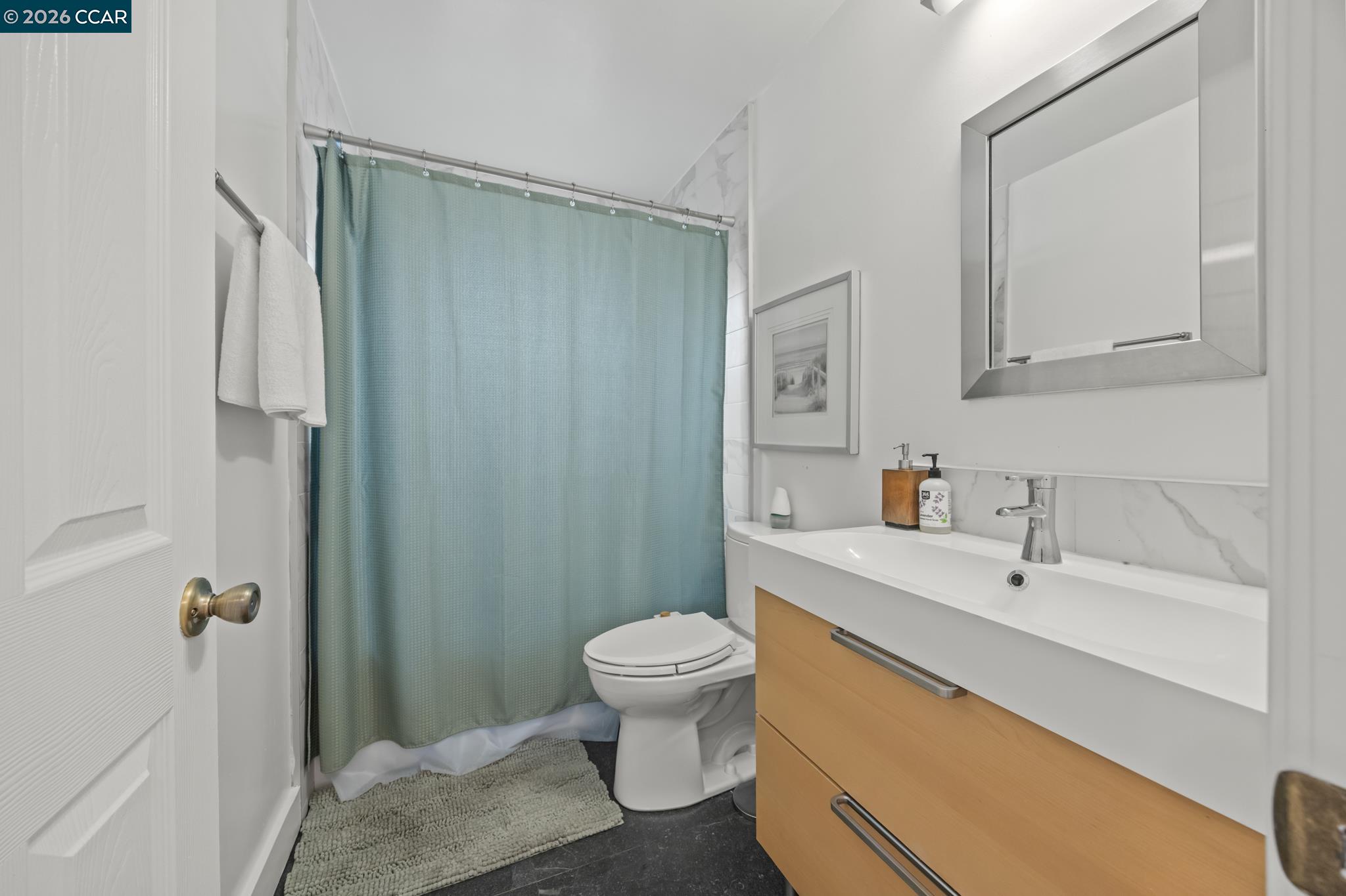 Detail Gallery Image 24 of 39 For 2327 10th Street #4,  Berkeley,  CA 94710 - 2 Beds | 1 Baths