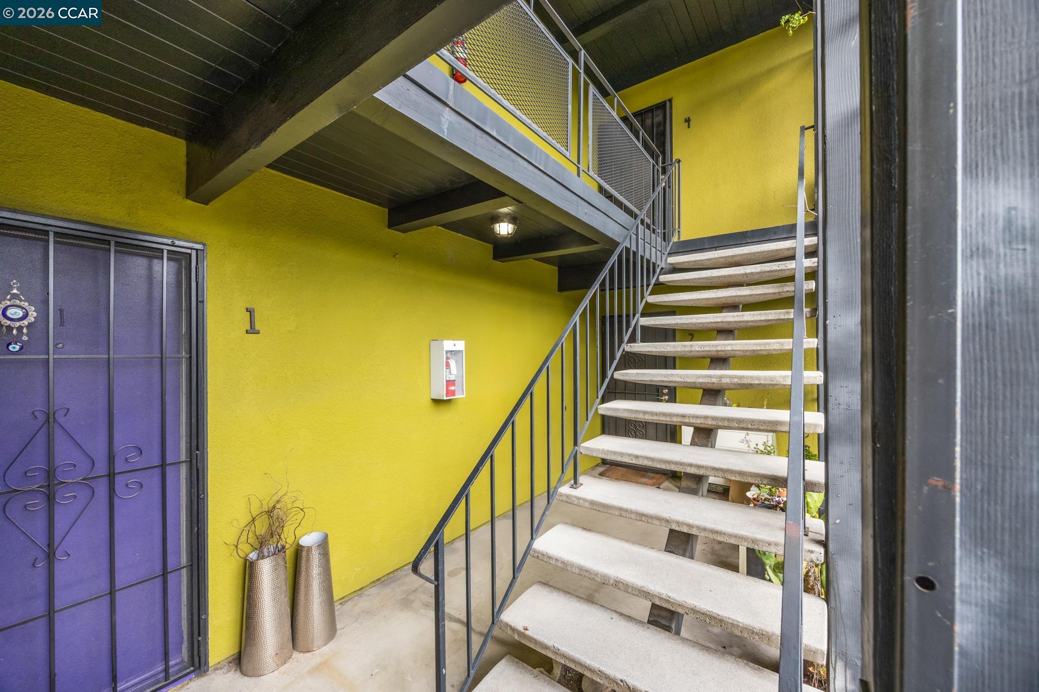 Detail Gallery Image 25 of 39 For 2327 10th Street #4,  Berkeley,  CA 94710 - 2 Beds | 1 Baths