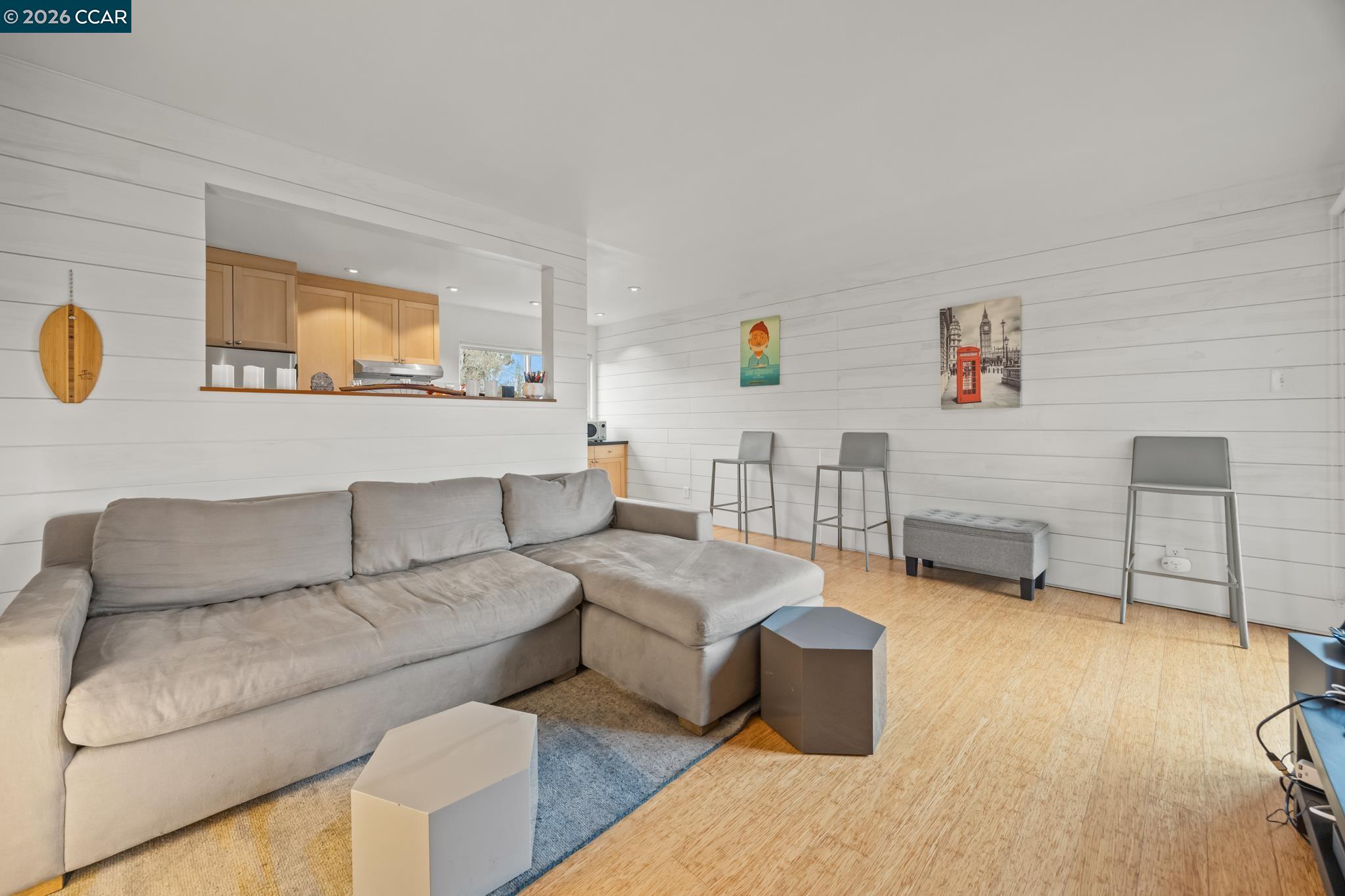 Detail Gallery Image 4 of 39 For 2327 10th Street #4,  Berkeley,  CA 94710 - 2 Beds | 1 Baths