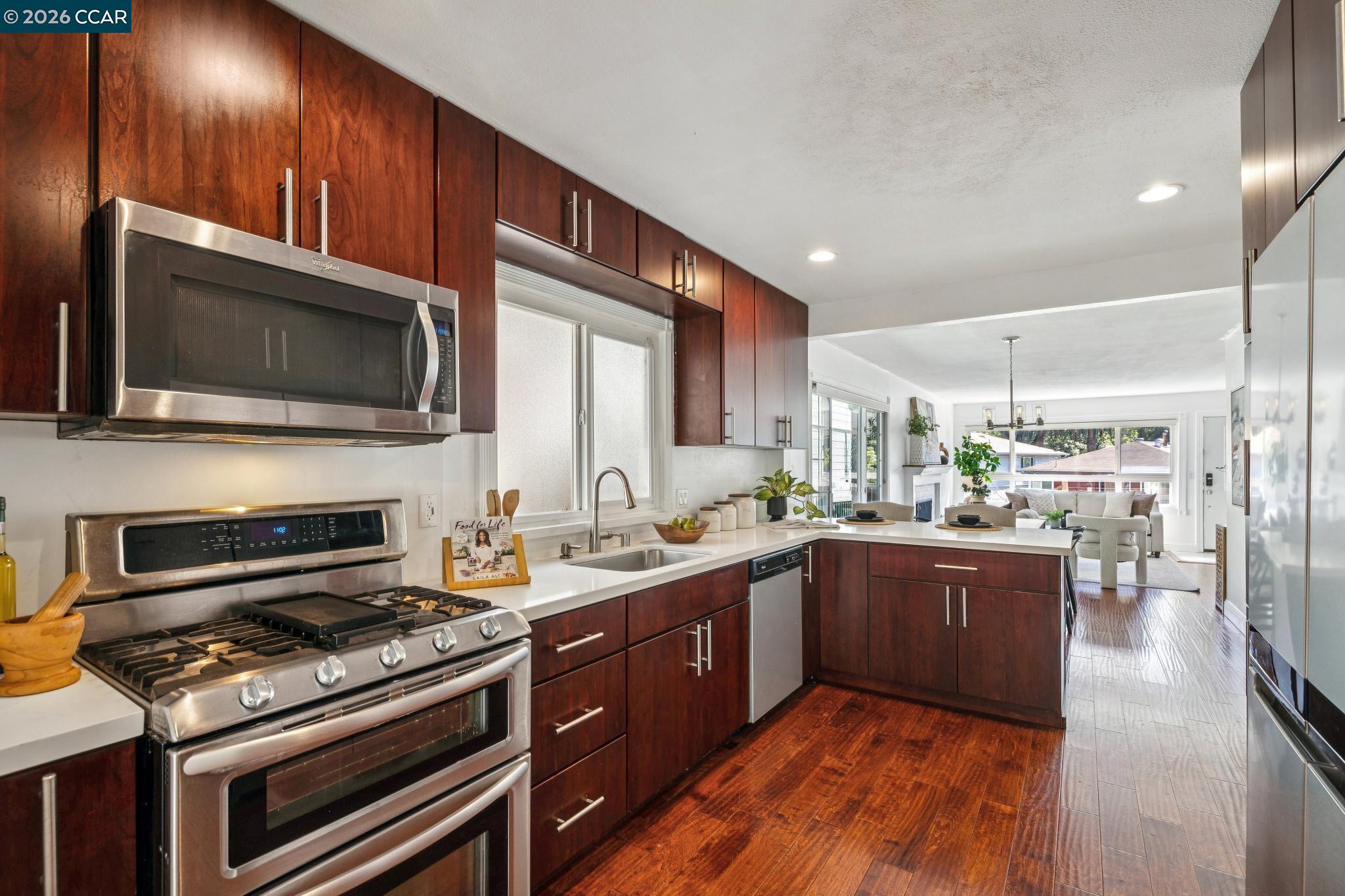 Detail Gallery Image 11 of 53 For 4037 Rusting Ave, Oakland,  CA 94605 - 4 Beds | 2 Baths