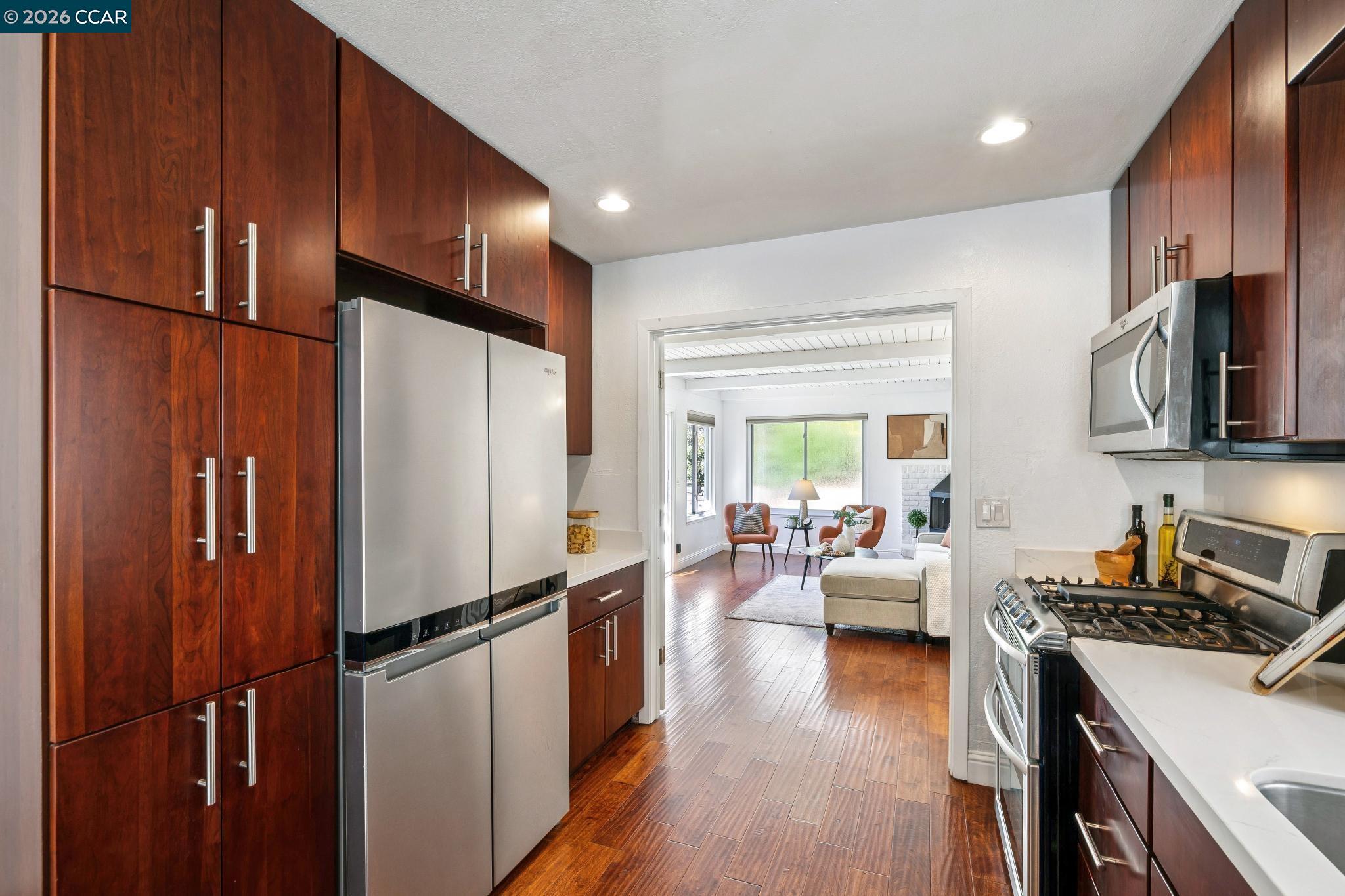 Detail Gallery Image 13 of 53 For 4037 Rusting Ave, Oakland,  CA 94605 - 4 Beds | 2 Baths