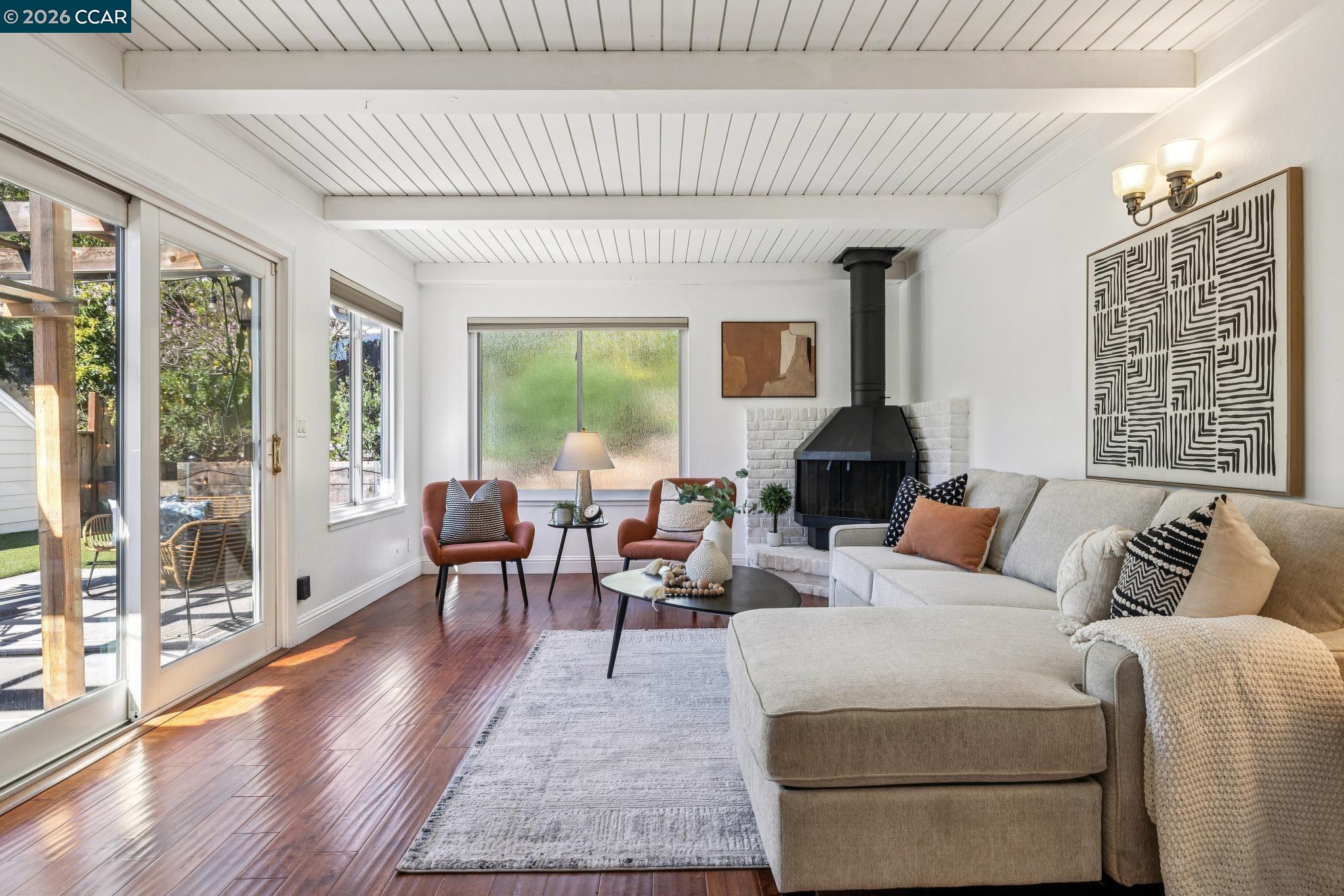 Detail Gallery Image 14 of 53 For 4037 Rusting Ave, Oakland,  CA 94605 - 4 Beds | 2 Baths