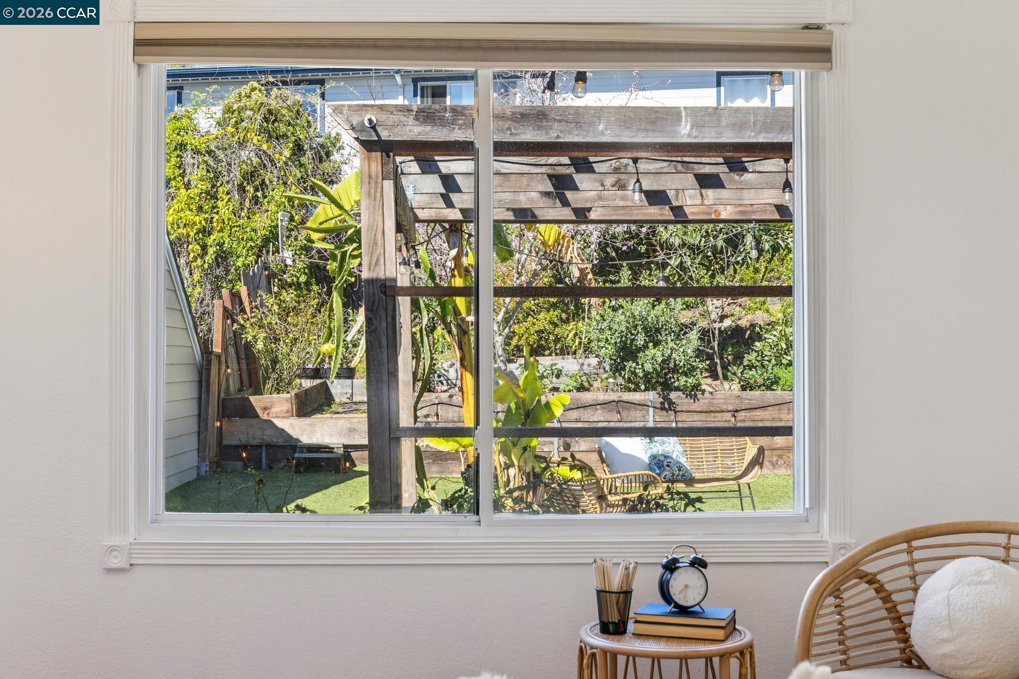 Detail Gallery Image 32 of 53 For 4037 Rusting Ave, Oakland,  CA 94605 - 4 Beds | 2 Baths