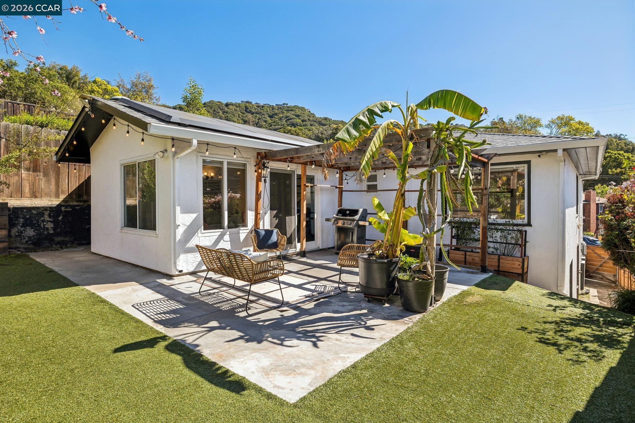 Detail Gallery Image 38 of 53 For 4037 Rusting Ave, Oakland,  CA 94605 - 4 Beds | 2 Baths