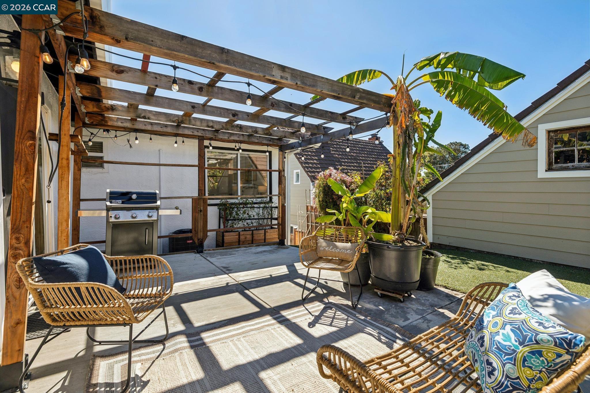 Detail Gallery Image 39 of 53 For 4037 Rusting Ave, Oakland,  CA 94605 - 4 Beds | 2 Baths