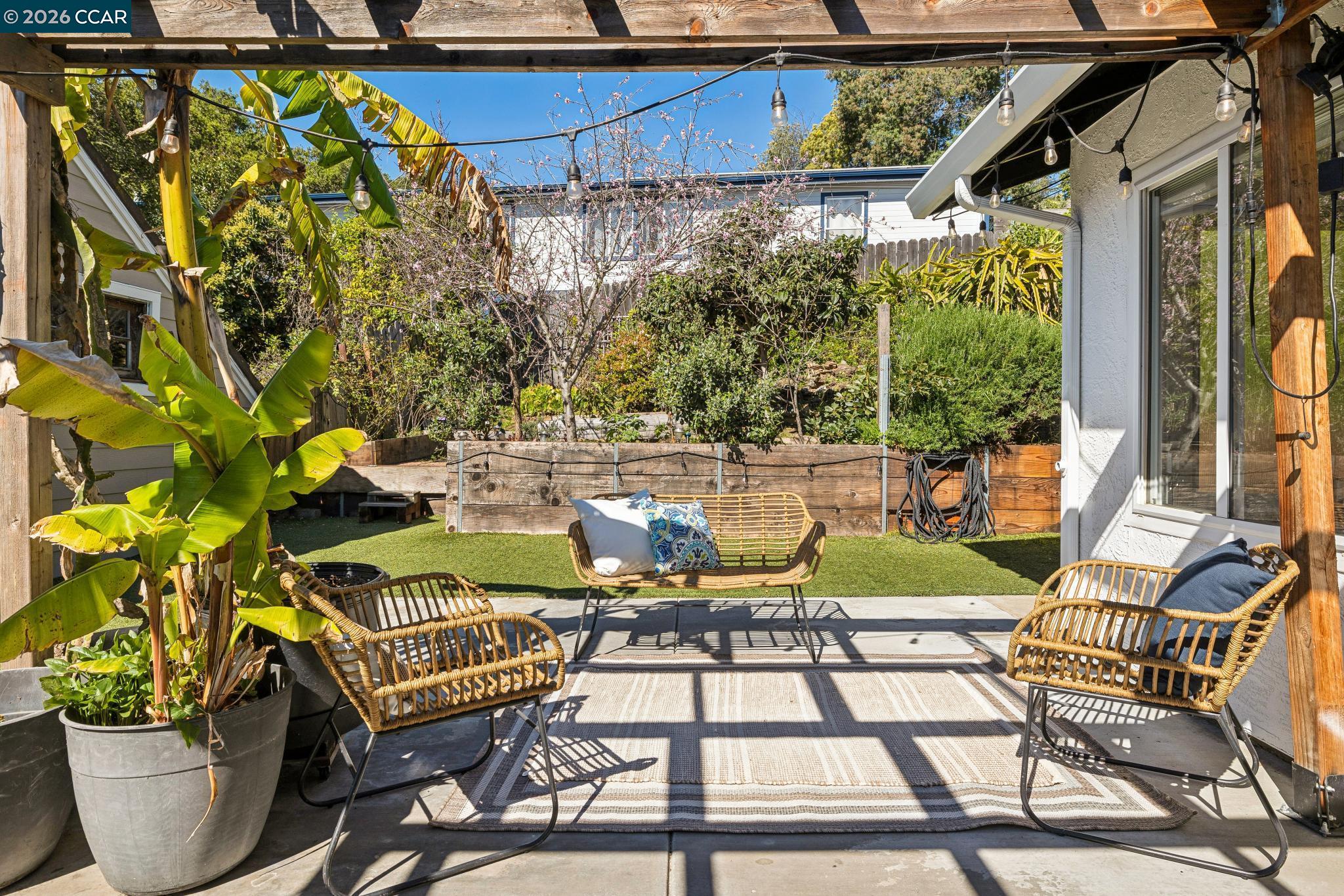 Detail Gallery Image 40 of 53 For 4037 Rusting Ave, Oakland,  CA 94605 - 4 Beds | 2 Baths