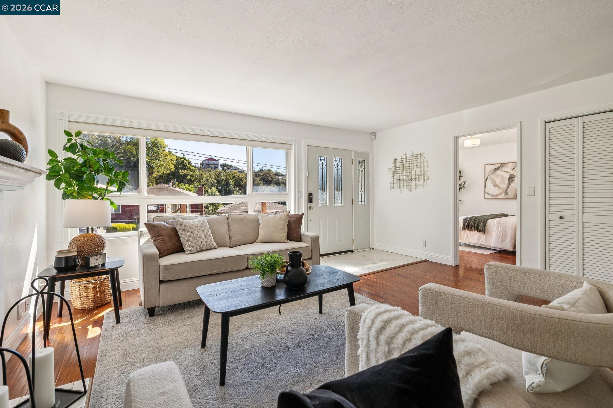 Detail Gallery Image 6 of 53 For 4037 Rusting Ave, Oakland,  CA 94605 - 4 Beds | 2 Baths