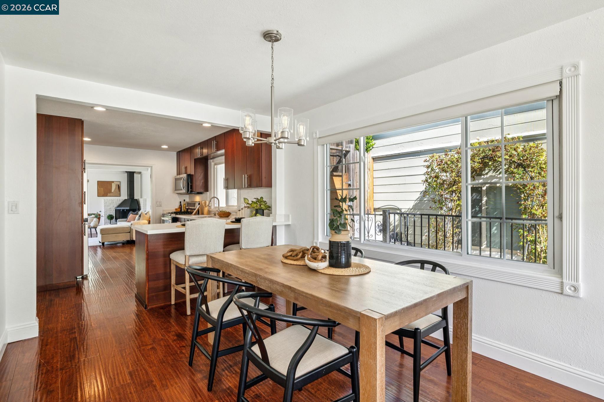 Detail Gallery Image 9 of 53 For 4037 Rusting Ave, Oakland,  CA 94605 - 4 Beds | 2 Baths