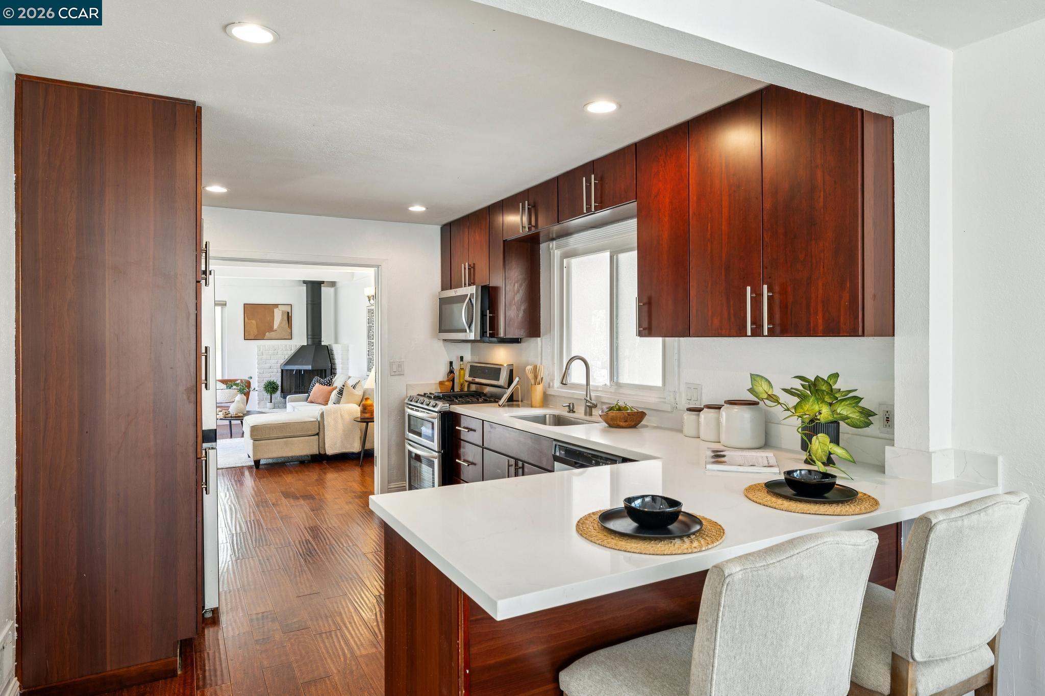 Detail Gallery Image 10 of 53 For 4037 Rusting Ave, Oakland,  CA 94605 - 4 Beds | 2 Baths