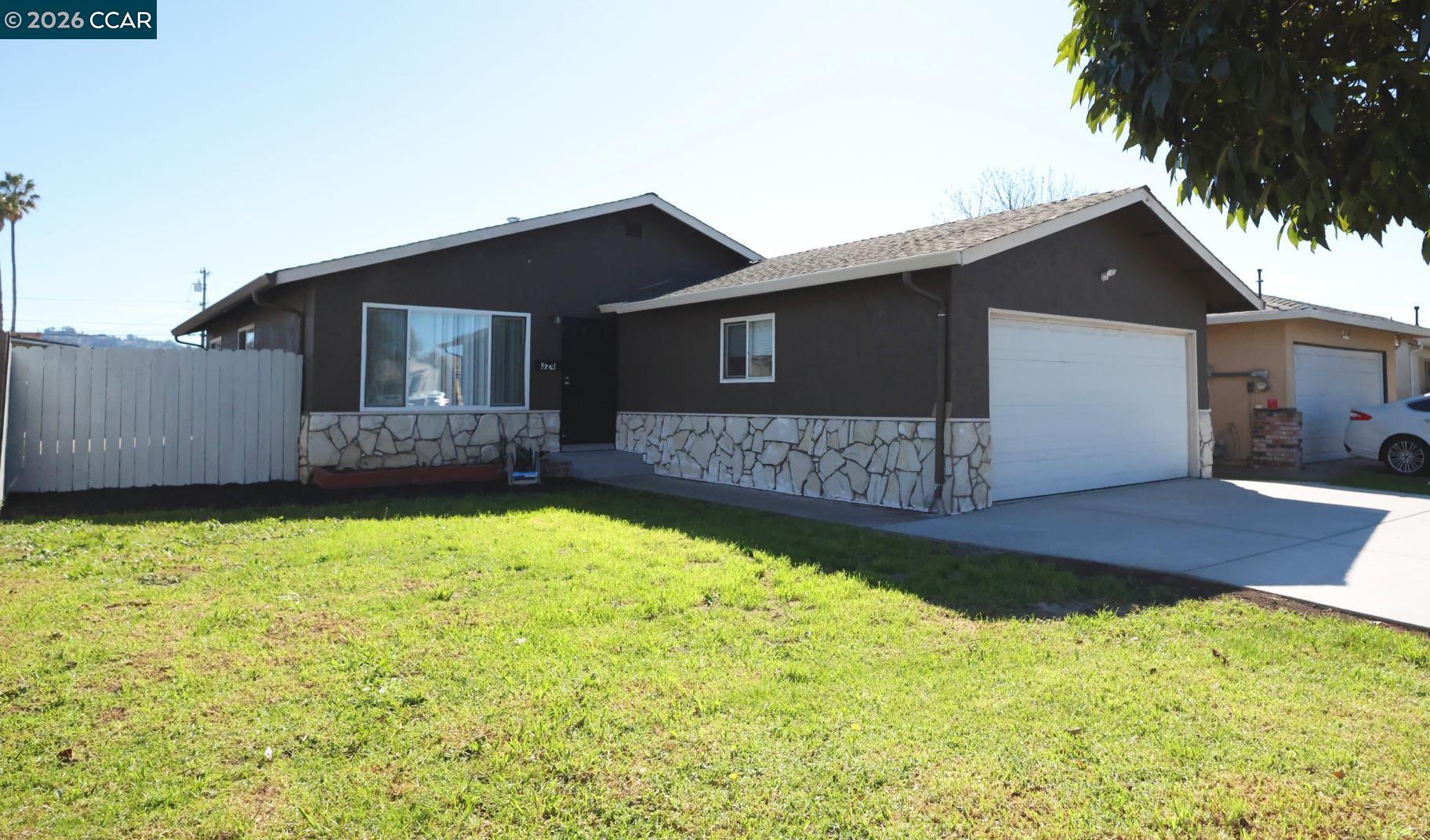 Front Image Thumbnail for CC41125300